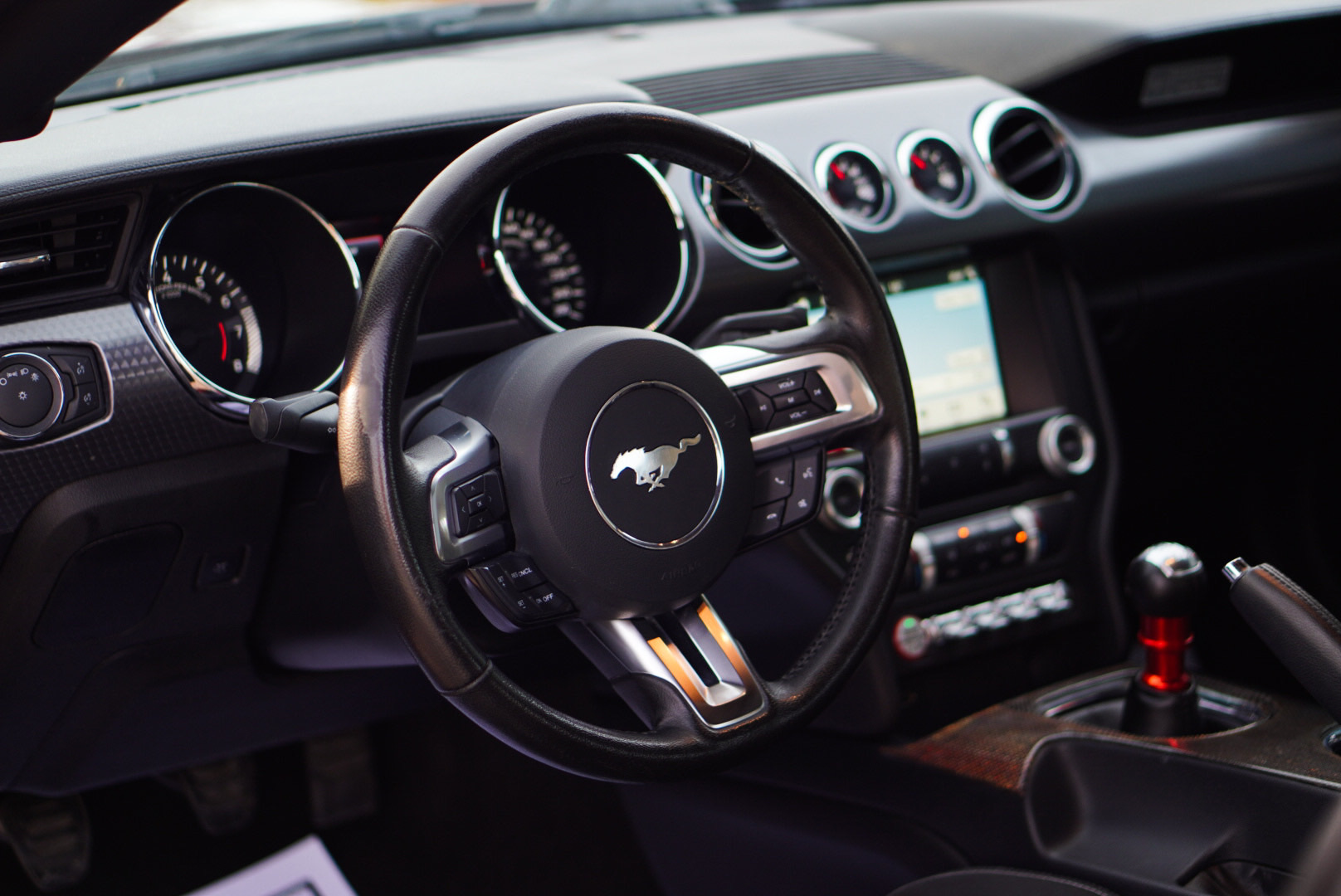 /2081809ontarioinc/2015-Ford-Mustang-556515812019426.jpg