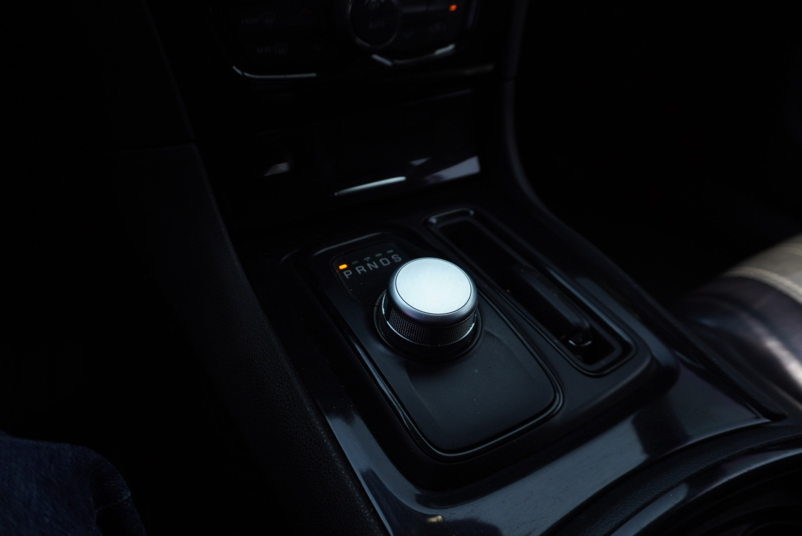 /2081809ontarioinc/2018-Chrysler-300-2170510376114927.jpg
