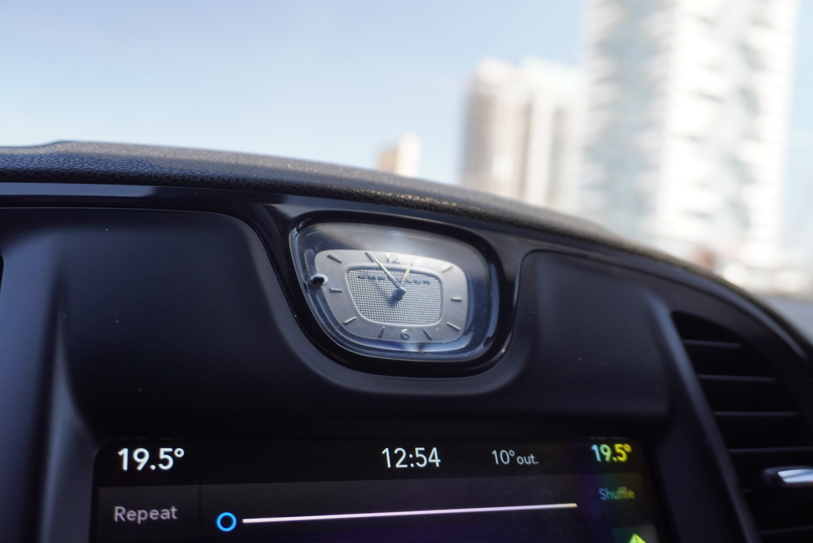 /2081809ontarioinc/2018-Chrysler-300-5814593090978502.jpg