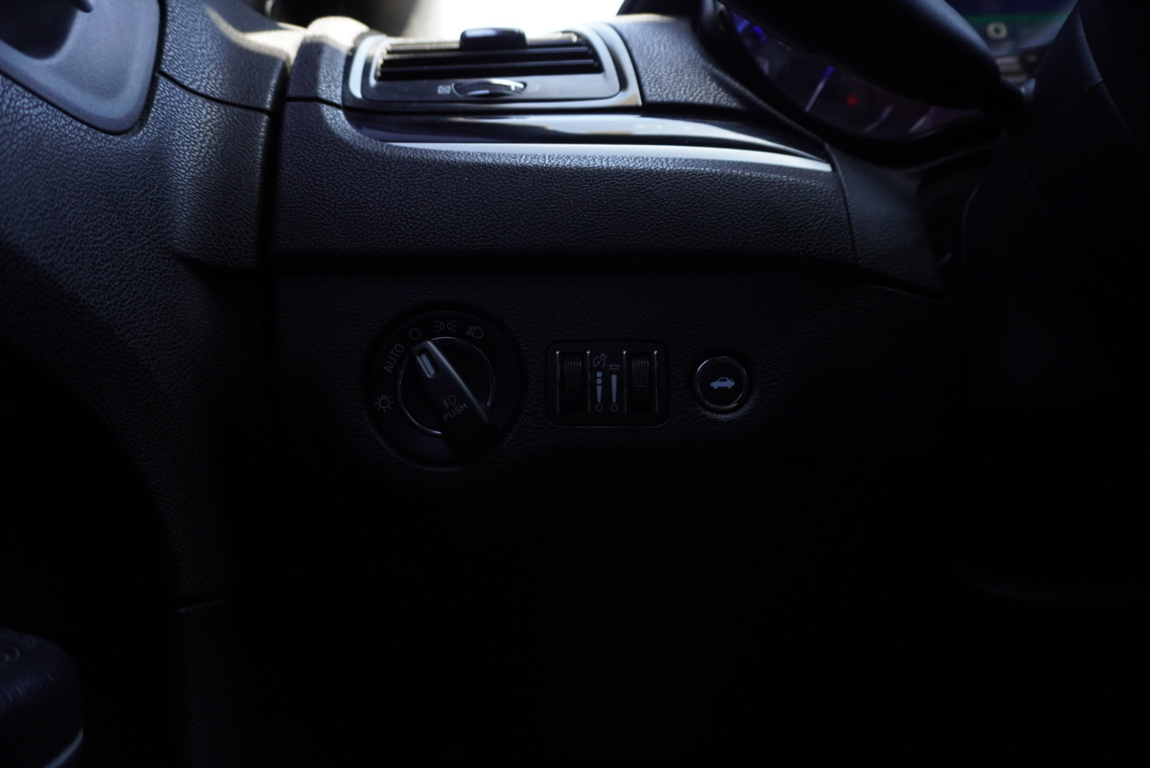 /2081809ontarioinc/2018-Chrysler-300-7890075550951072.jpg