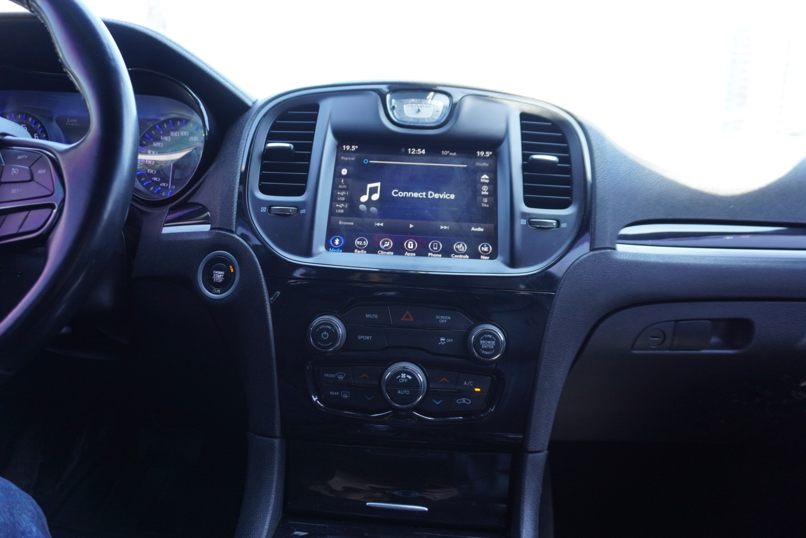 /2081809ontarioinc/2018-Chrysler-300-8391068487012456.jpg
