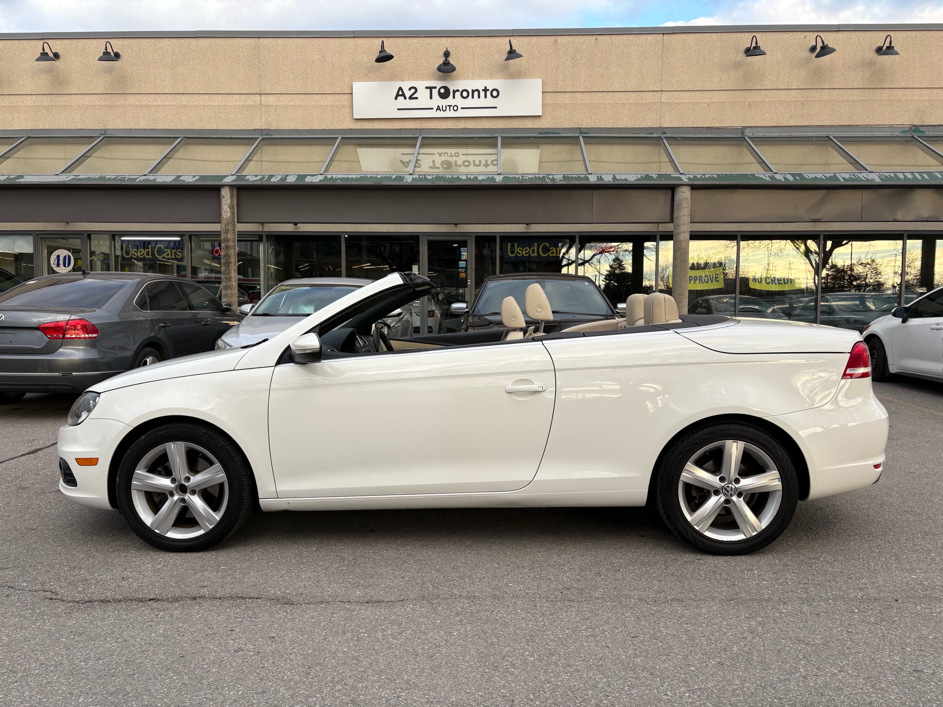/a2torontoauto/2014-Volkswagen-Eos-007047989971452395.jpg