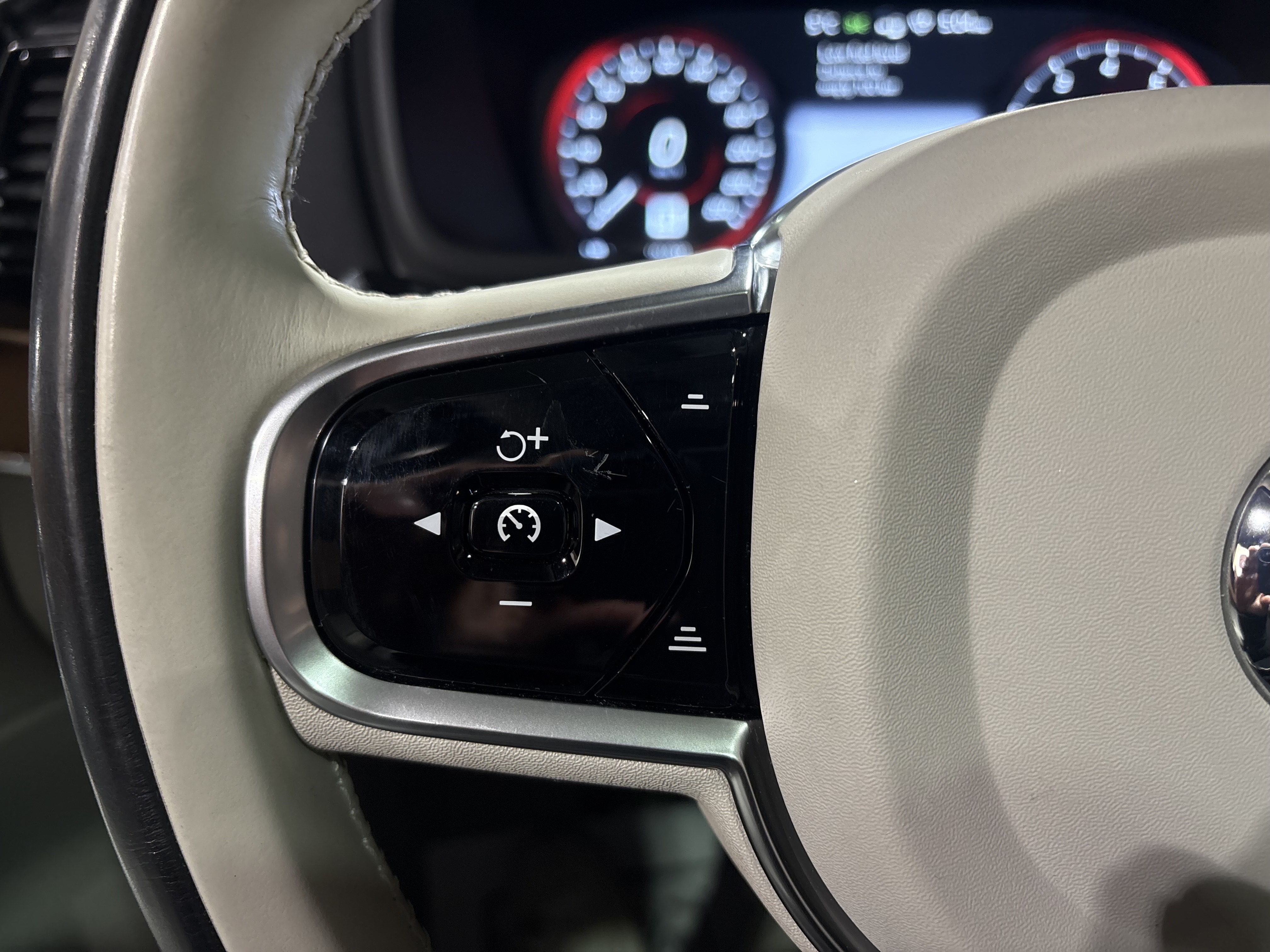 /a2torontoauto/2016-Volvo-XC90-06895861417656413.jpg