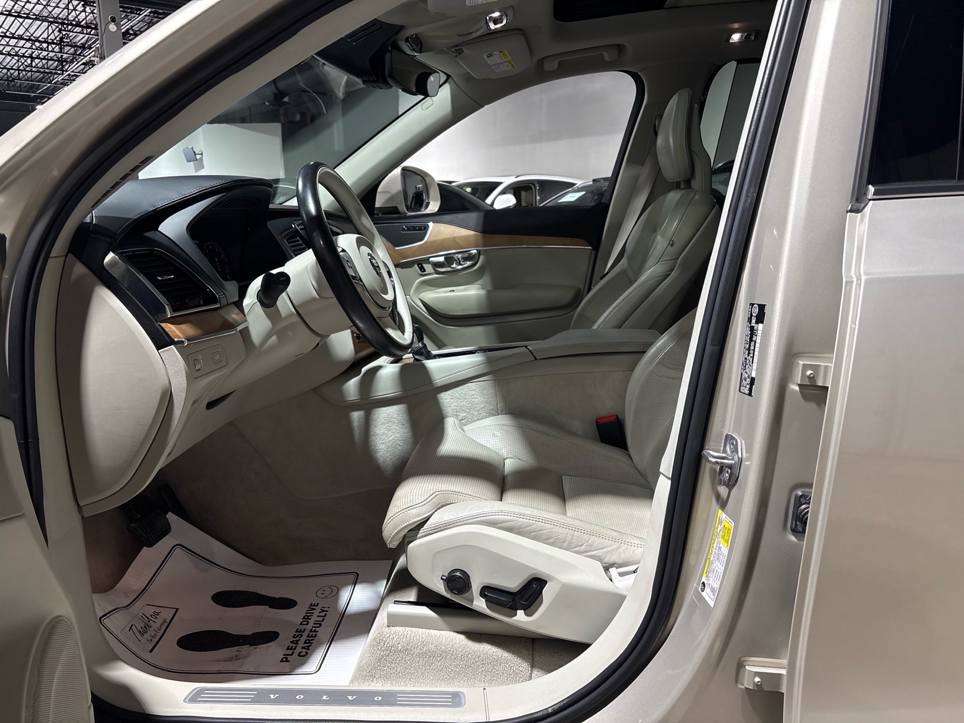/a2torontoauto/2016-Volvo-XC90-20544976937677628.jpg