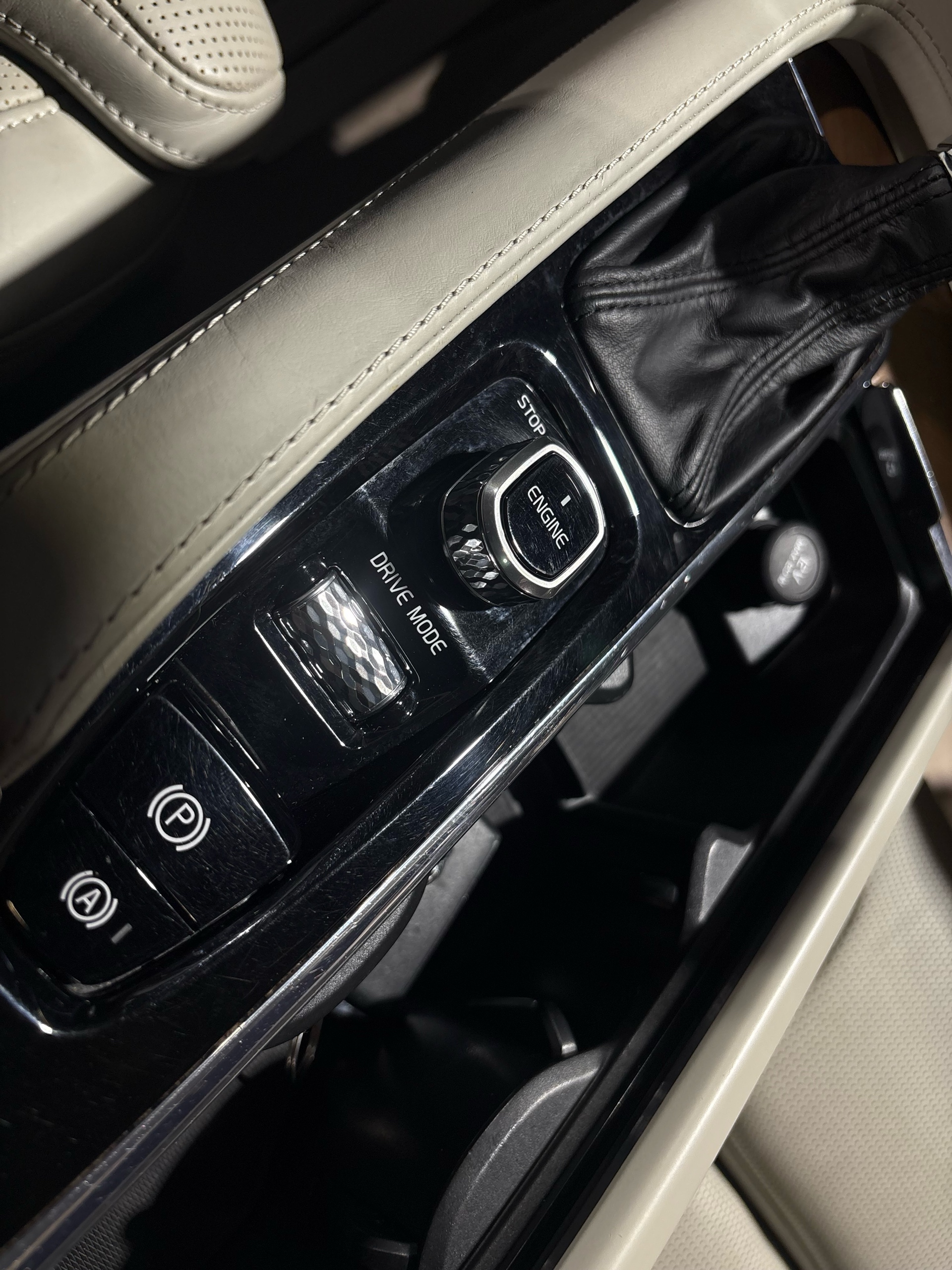 /a2torontoauto/2016-Volvo-XC90-6615325707295905.jpg