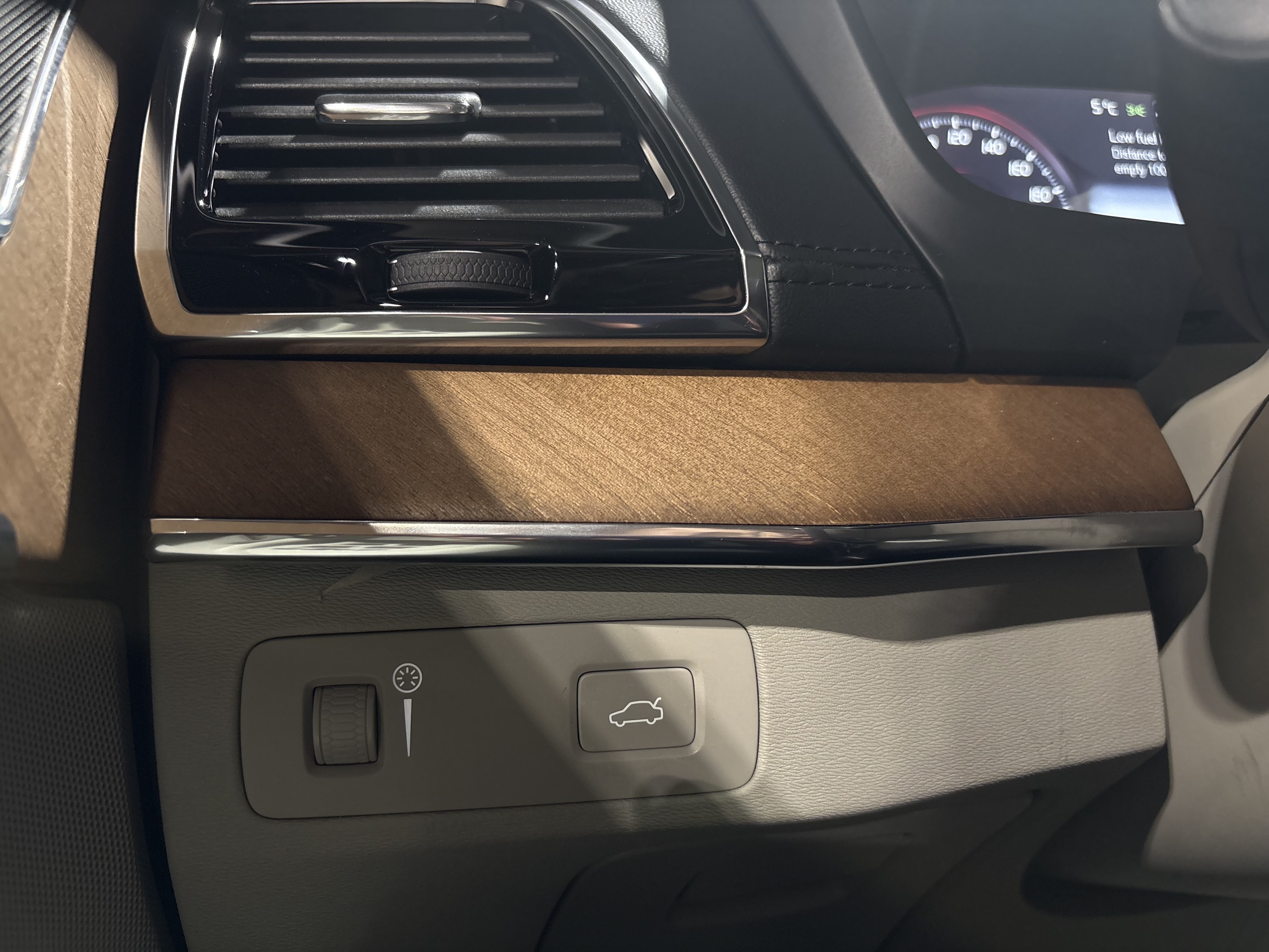 /a2torontoauto/2016-Volvo-XC90-7107475541900714.jpg