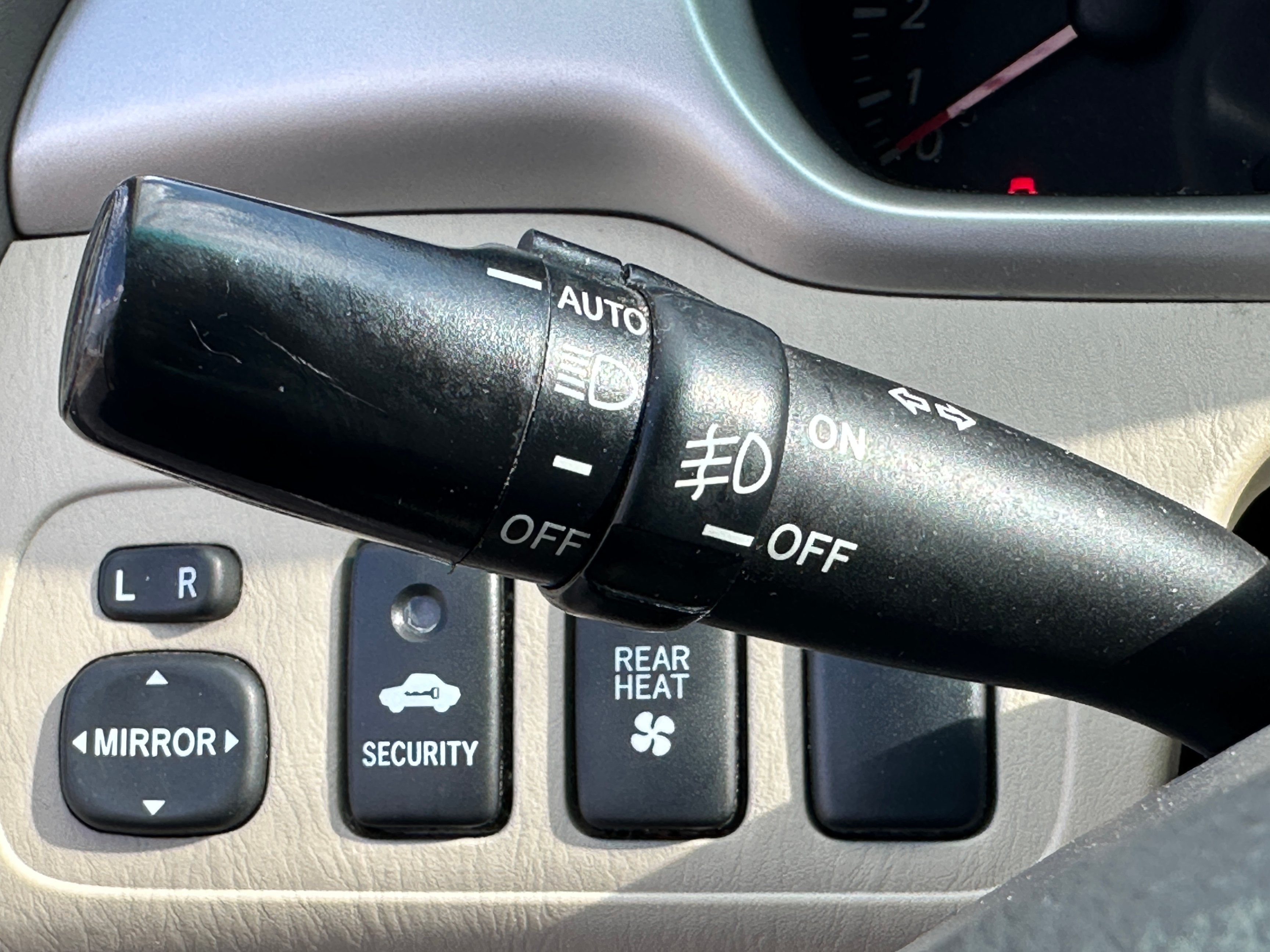 /aiautogroup/2005-Toyota-Highlander-11031430169820378.jpg