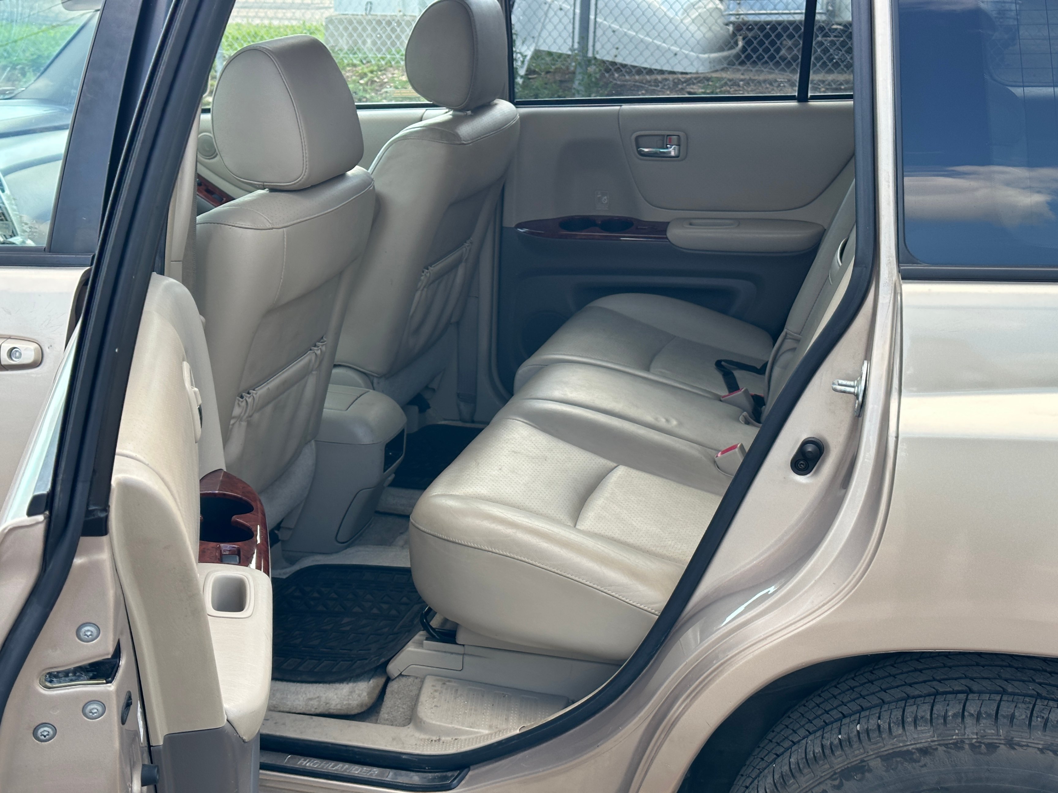 /aiautogroup/2005-Toyota-Highlander-9263540034013162.jpg