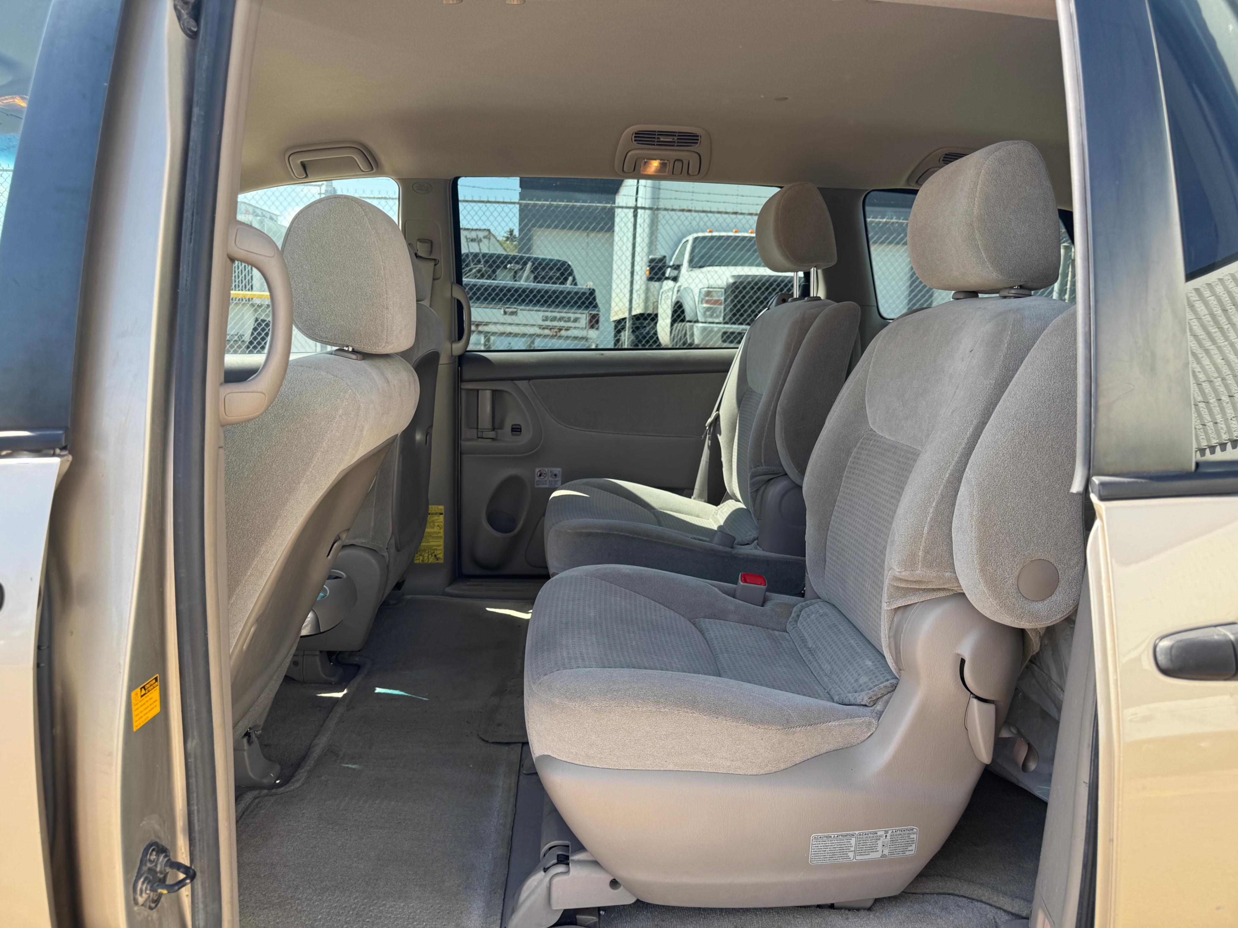 /aiautogroup/2006-Toyota-Sienna-2312867341193856.jpg