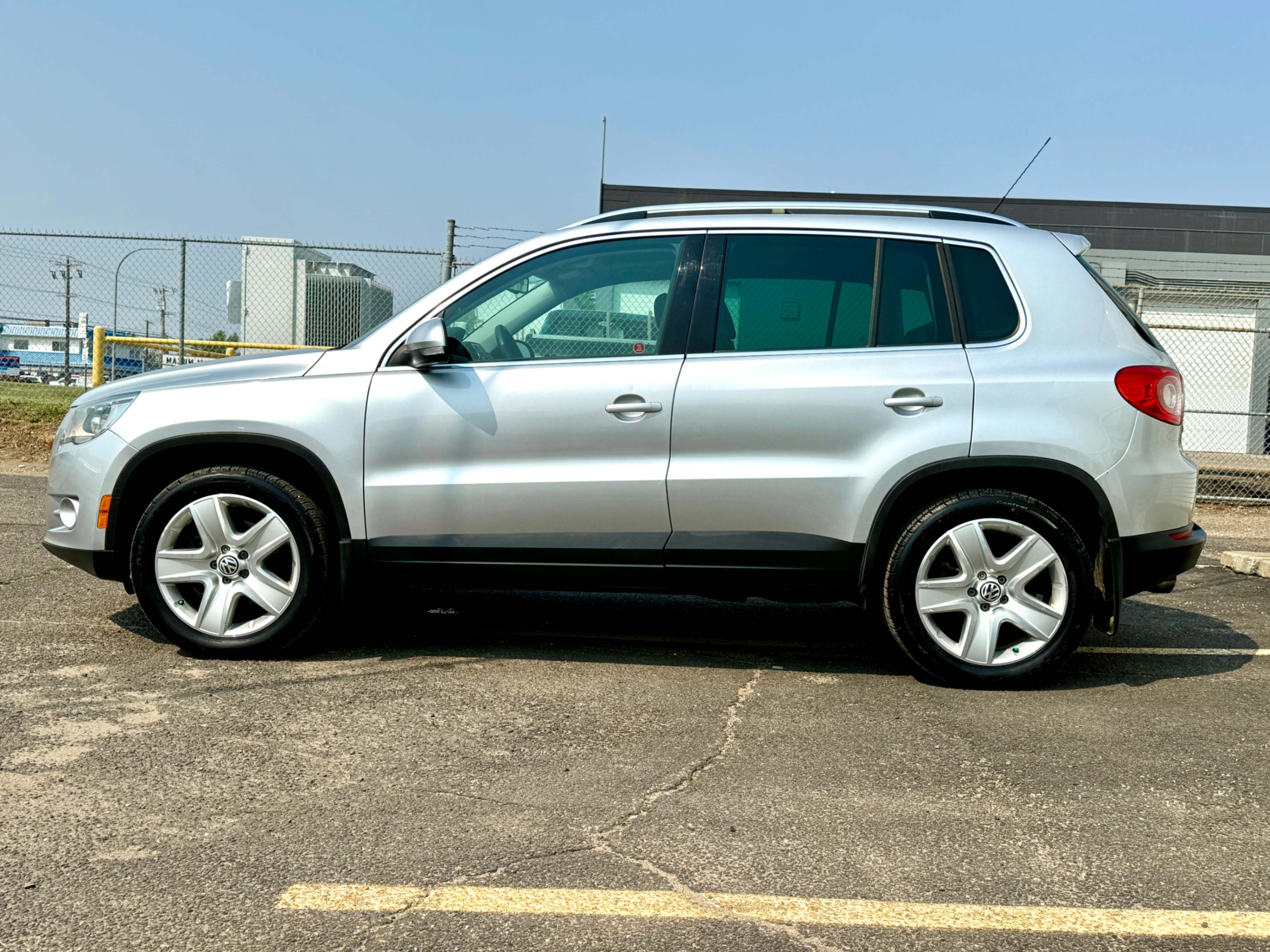 /aiautogroup/2011-Volkswagen-Tiguan-29133060484132.jpg
