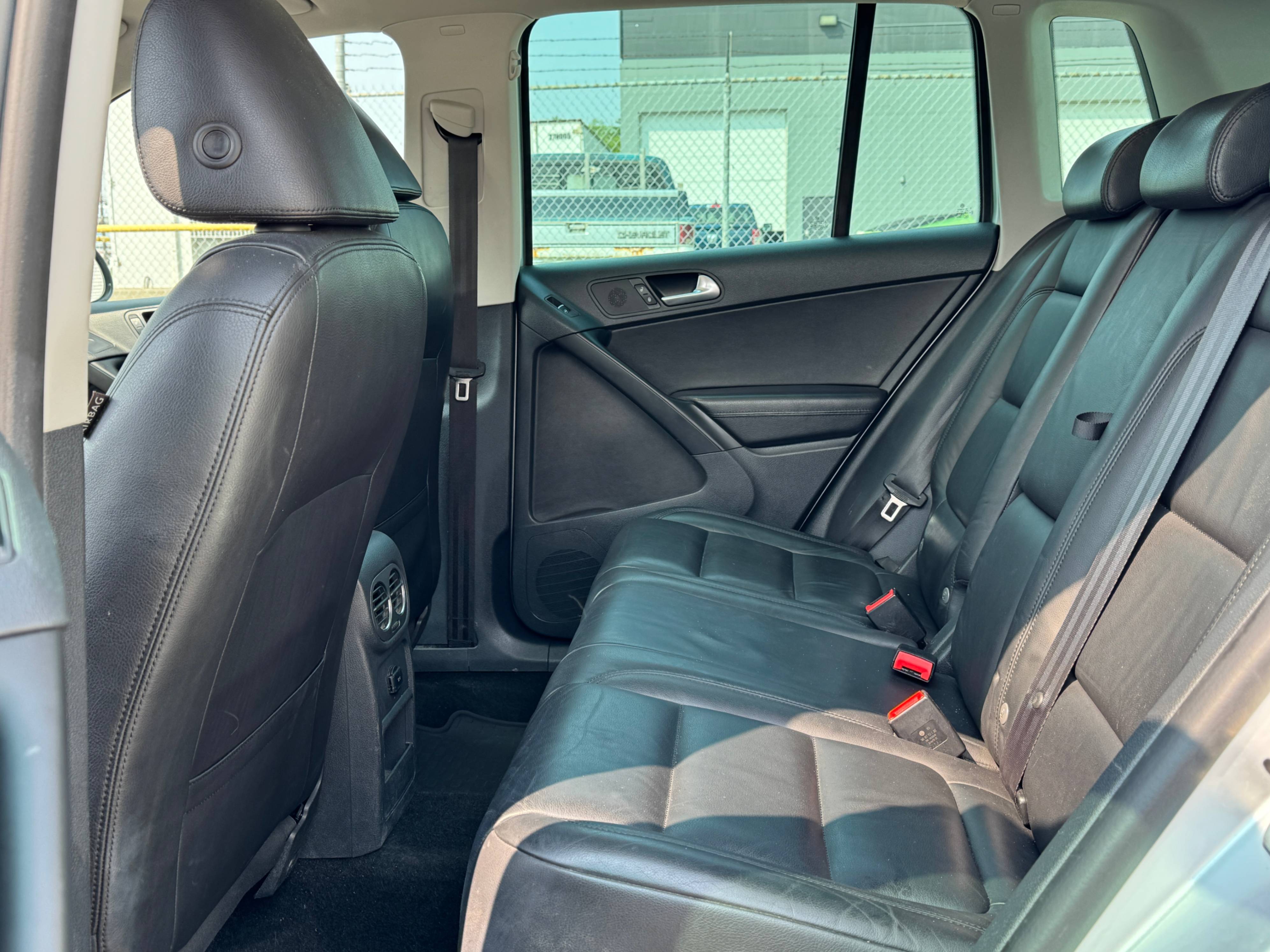 /aiautogroup/2011-Volkswagen-Tiguan-3105909892344776.jpg