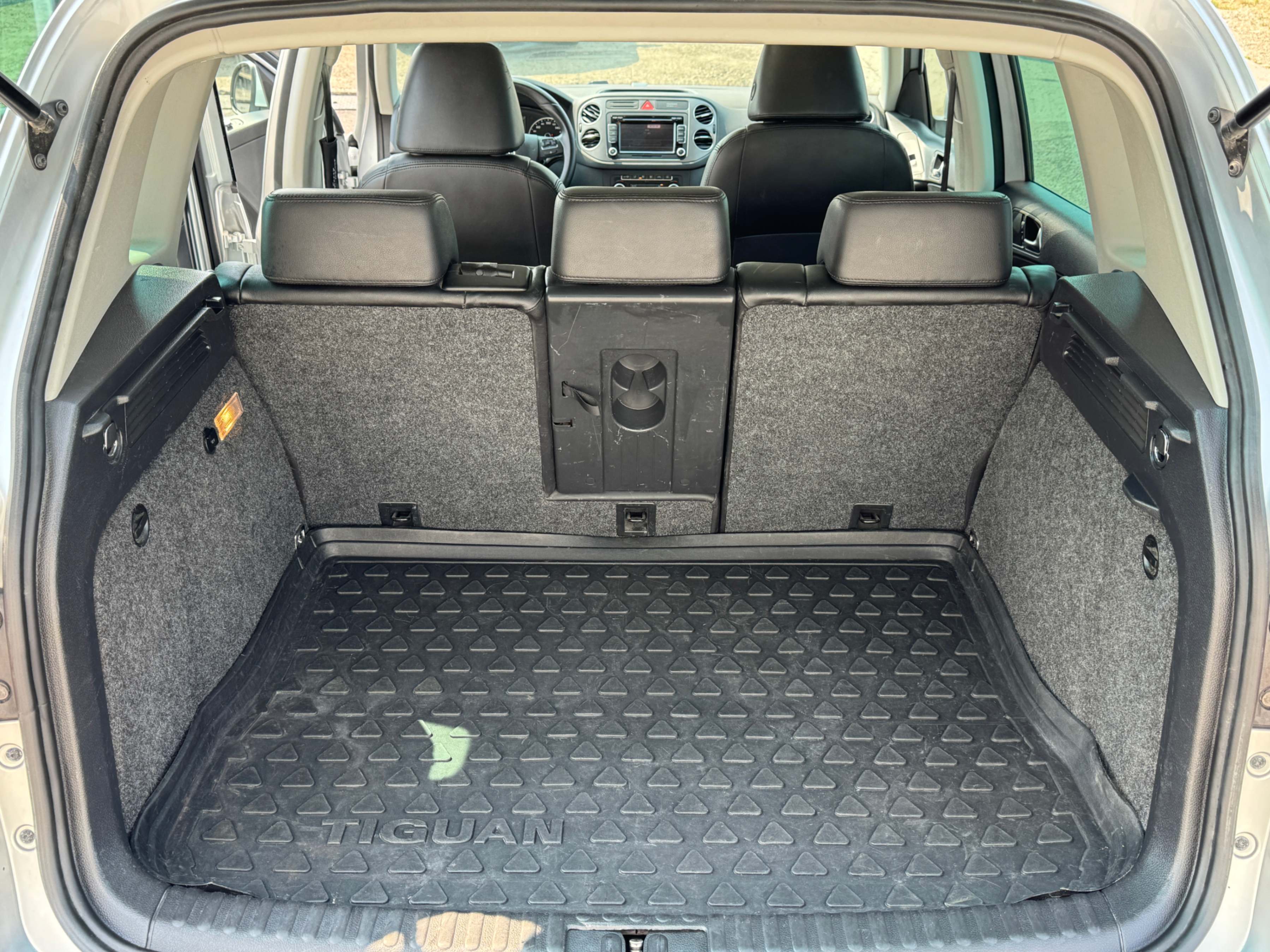 /aiautogroup/2011-Volkswagen-Tiguan-4966421402927461.jpg