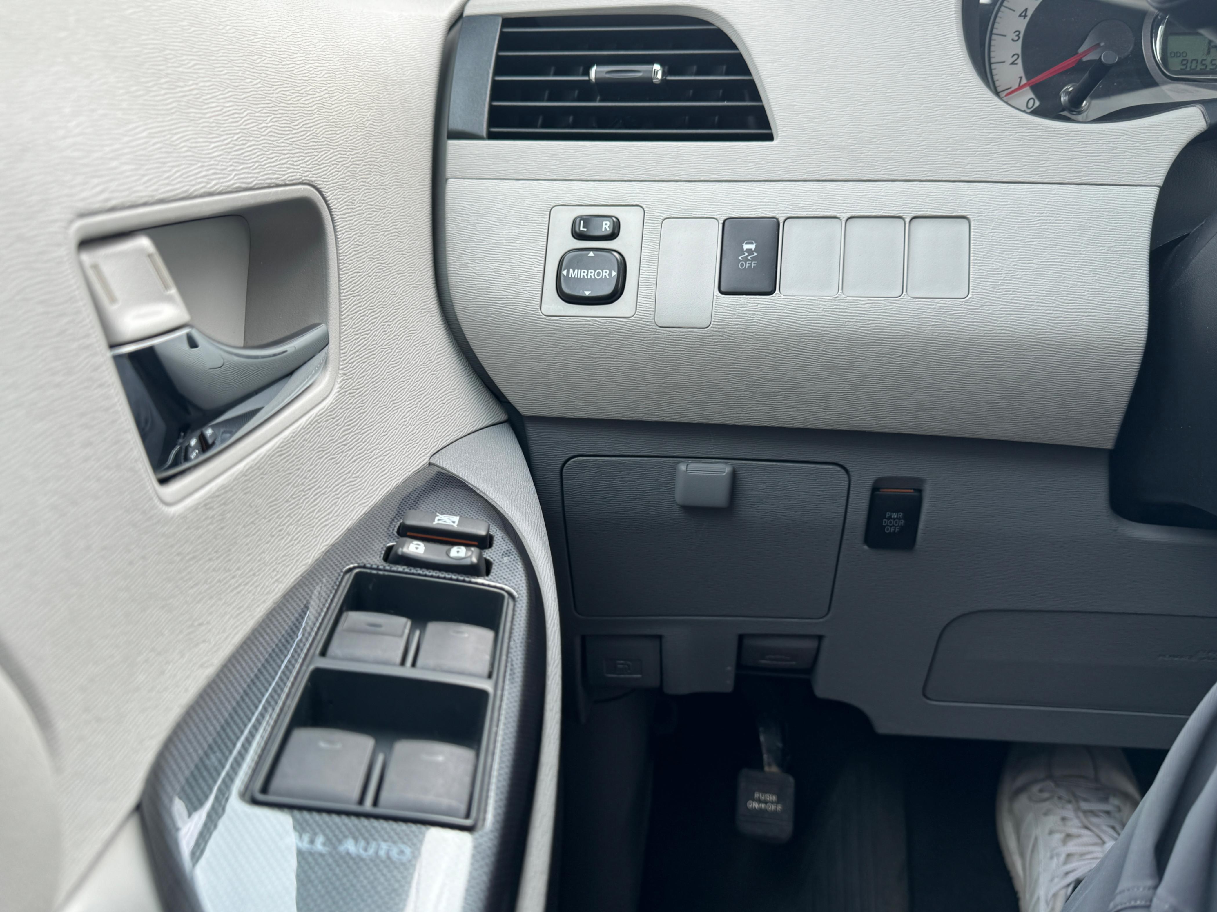 /aiautogroup/2014-Toyota-Sienna-047506213074567816.jpg