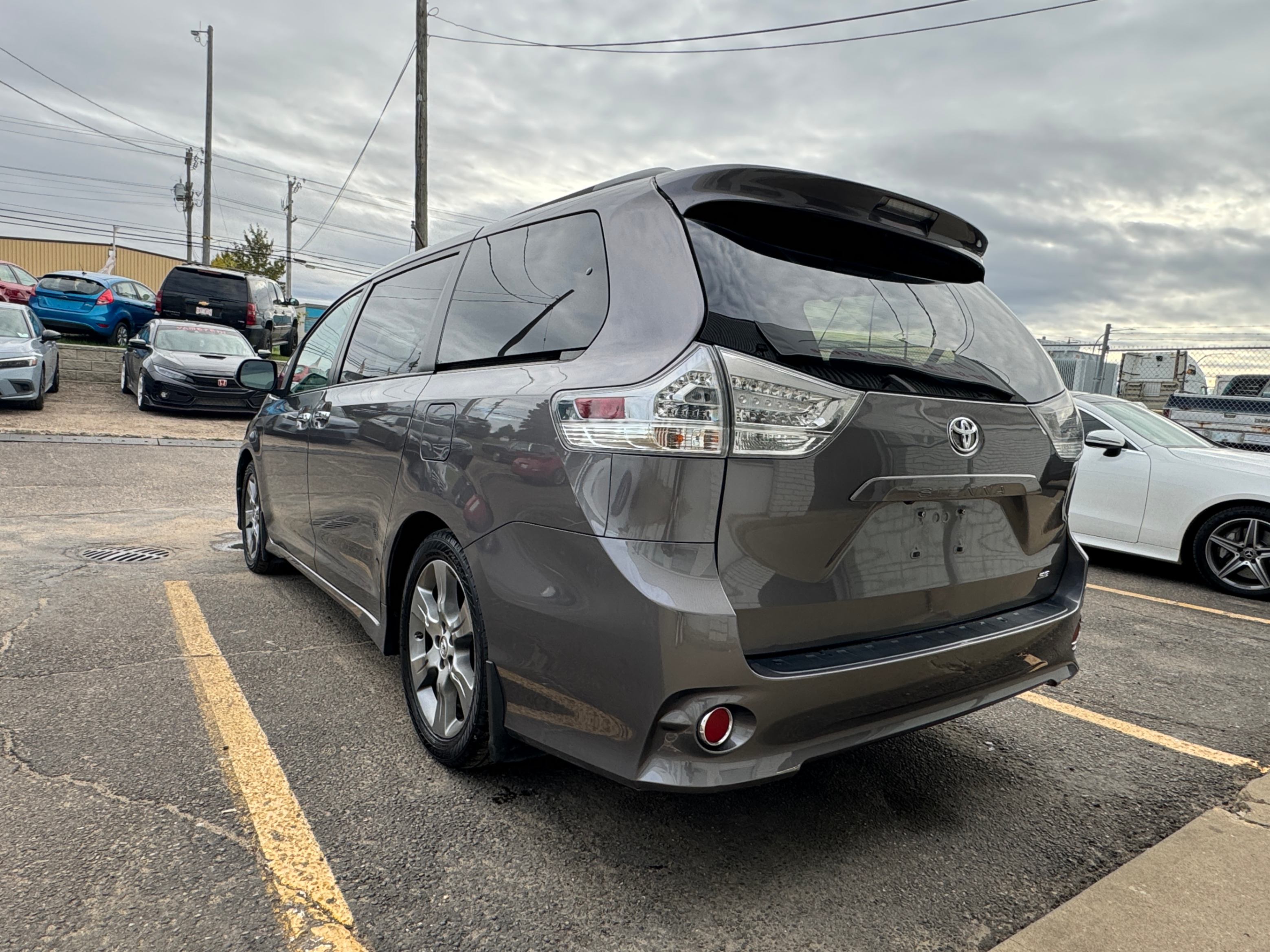 /aiautogroup/2014-Toyota-Sienna-22458091255181878.jpg