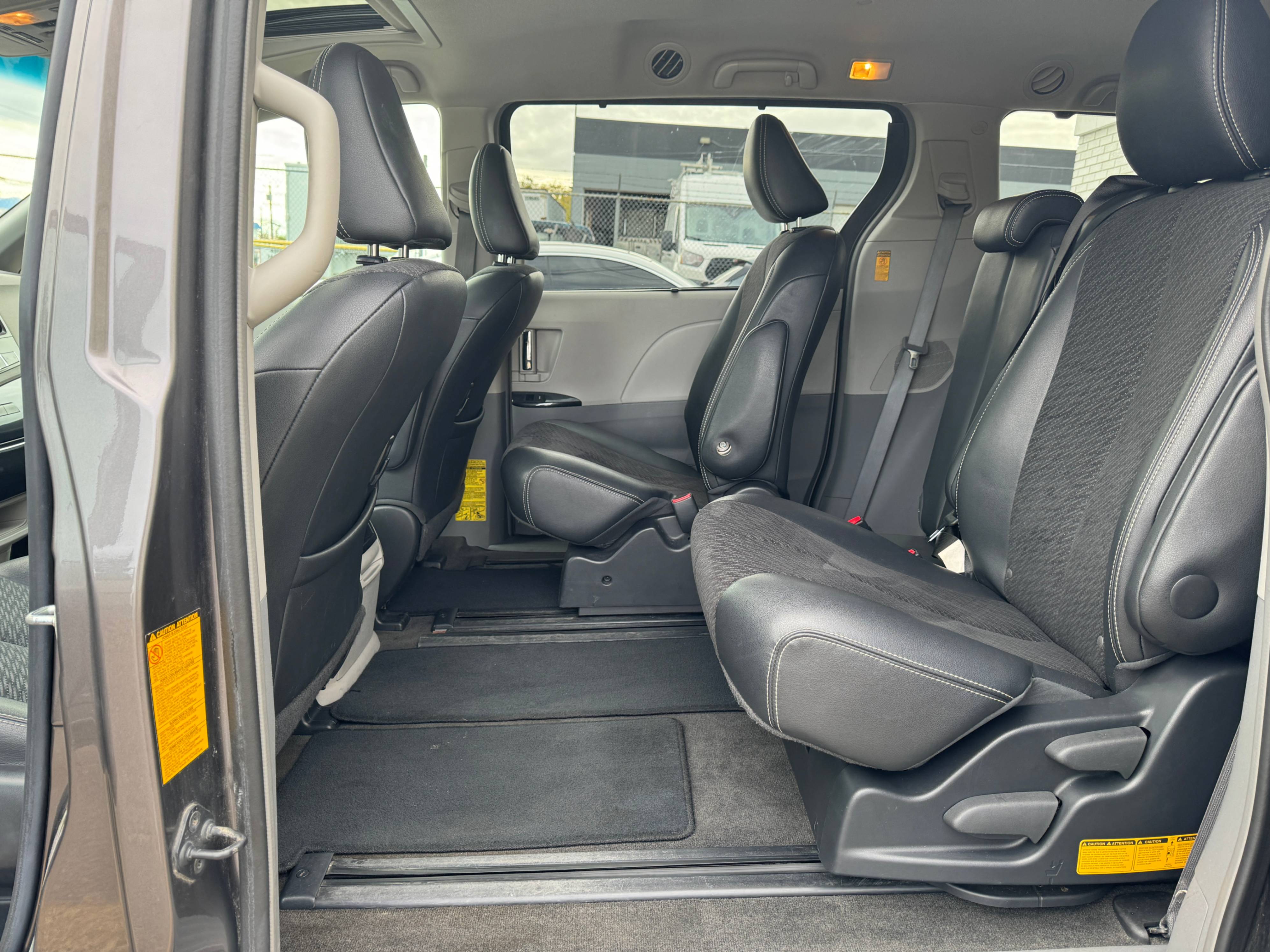 /aiautogroup/2014-Toyota-Sienna-25842718113969343.jpg