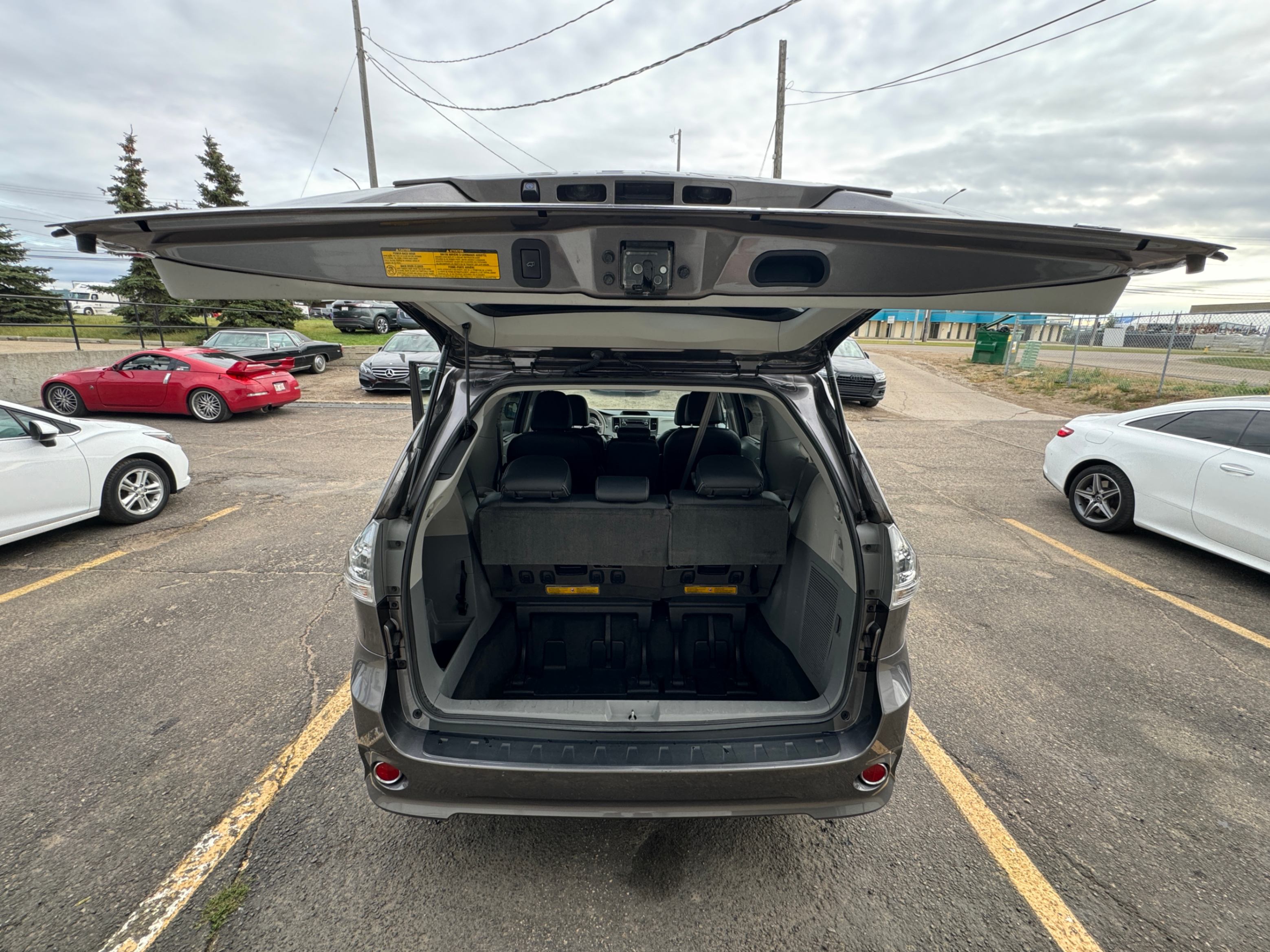 /aiautogroup/2014-Toyota-Sienna-5487793180175096.jpg