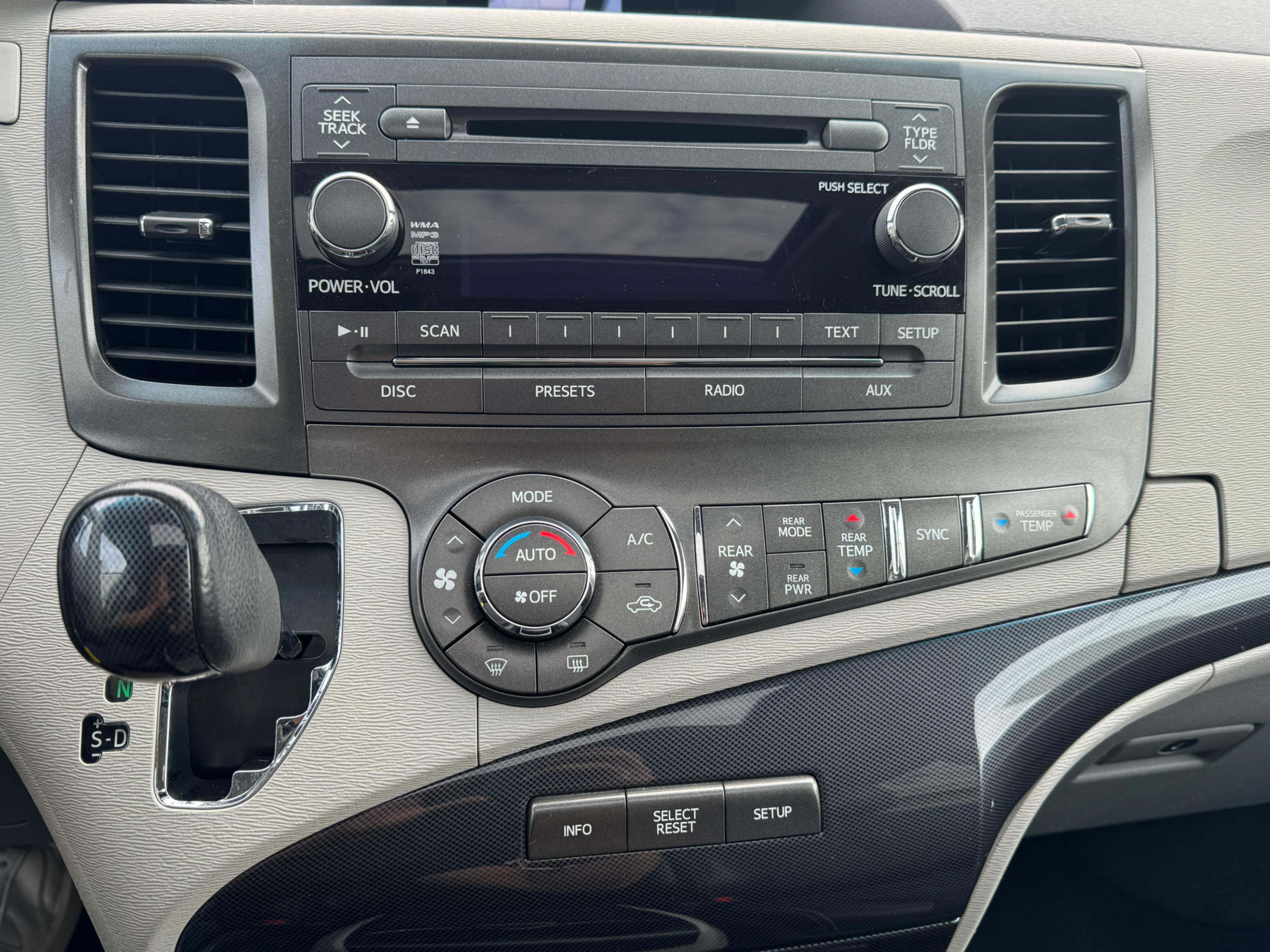 /aiautogroup/2014-Toyota-Sienna-655869053516863.jpg
