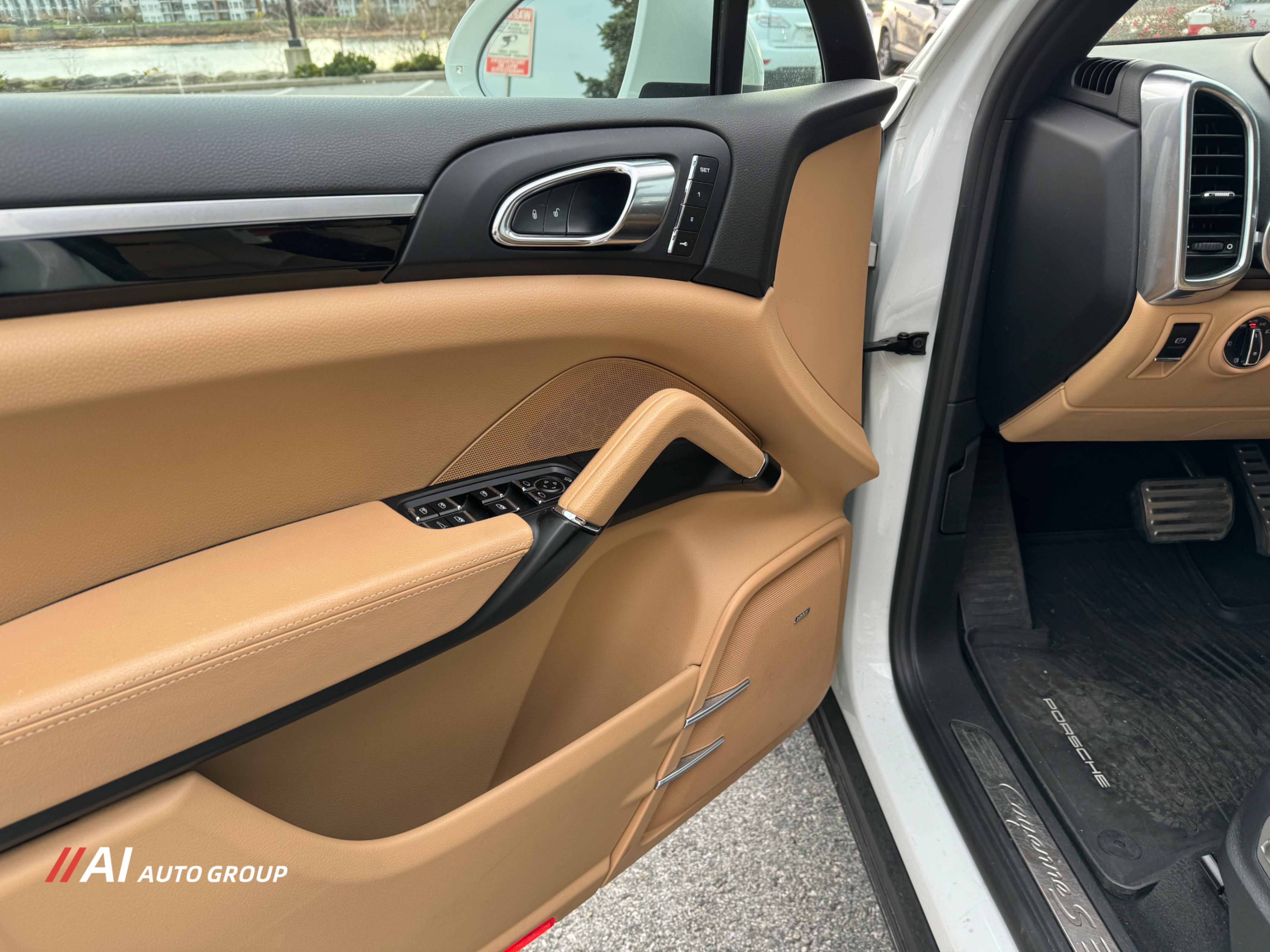 /aiautogroup/2015-Porsche-Cayenne-6440936668068149.jpg