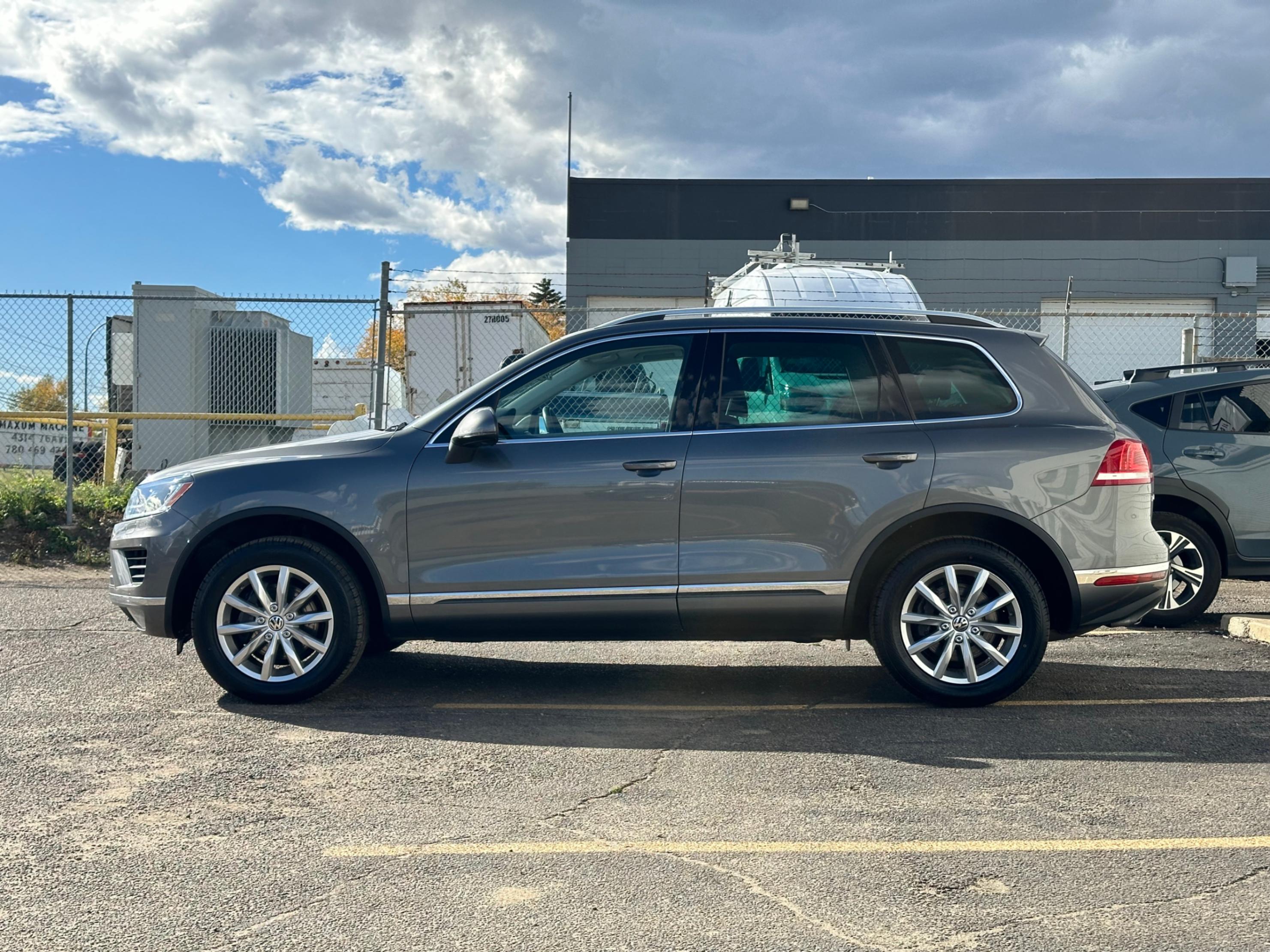 /aiautogroup/2015-Volkswagen-Touareg-7488520192438348.jpg