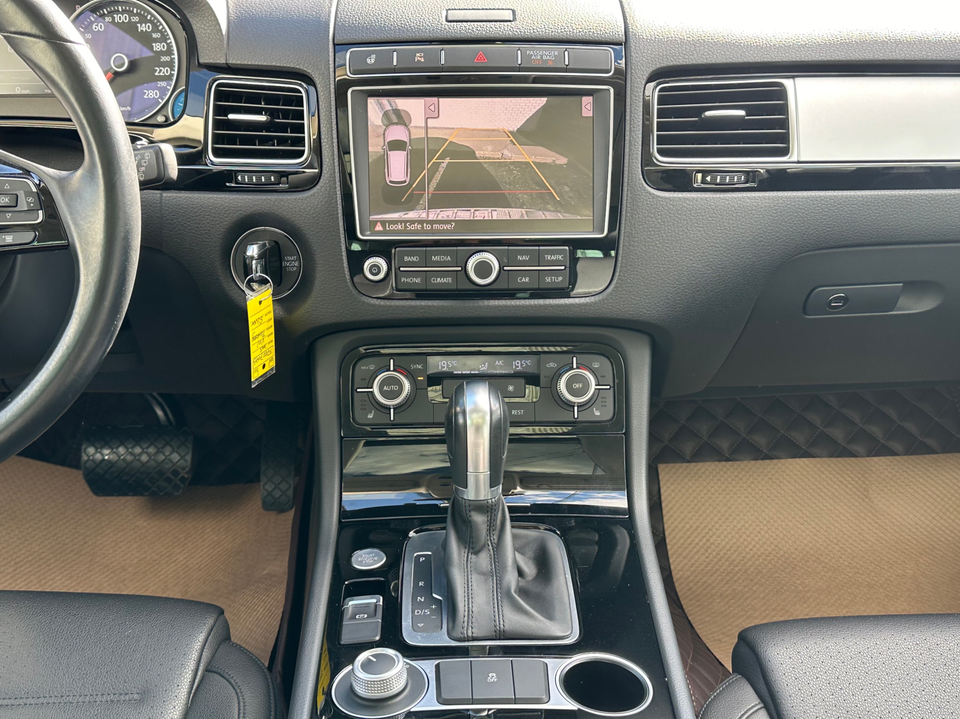 /aiautogroup/2015-Volkswagen-Touareg-7712725962537099.jpg