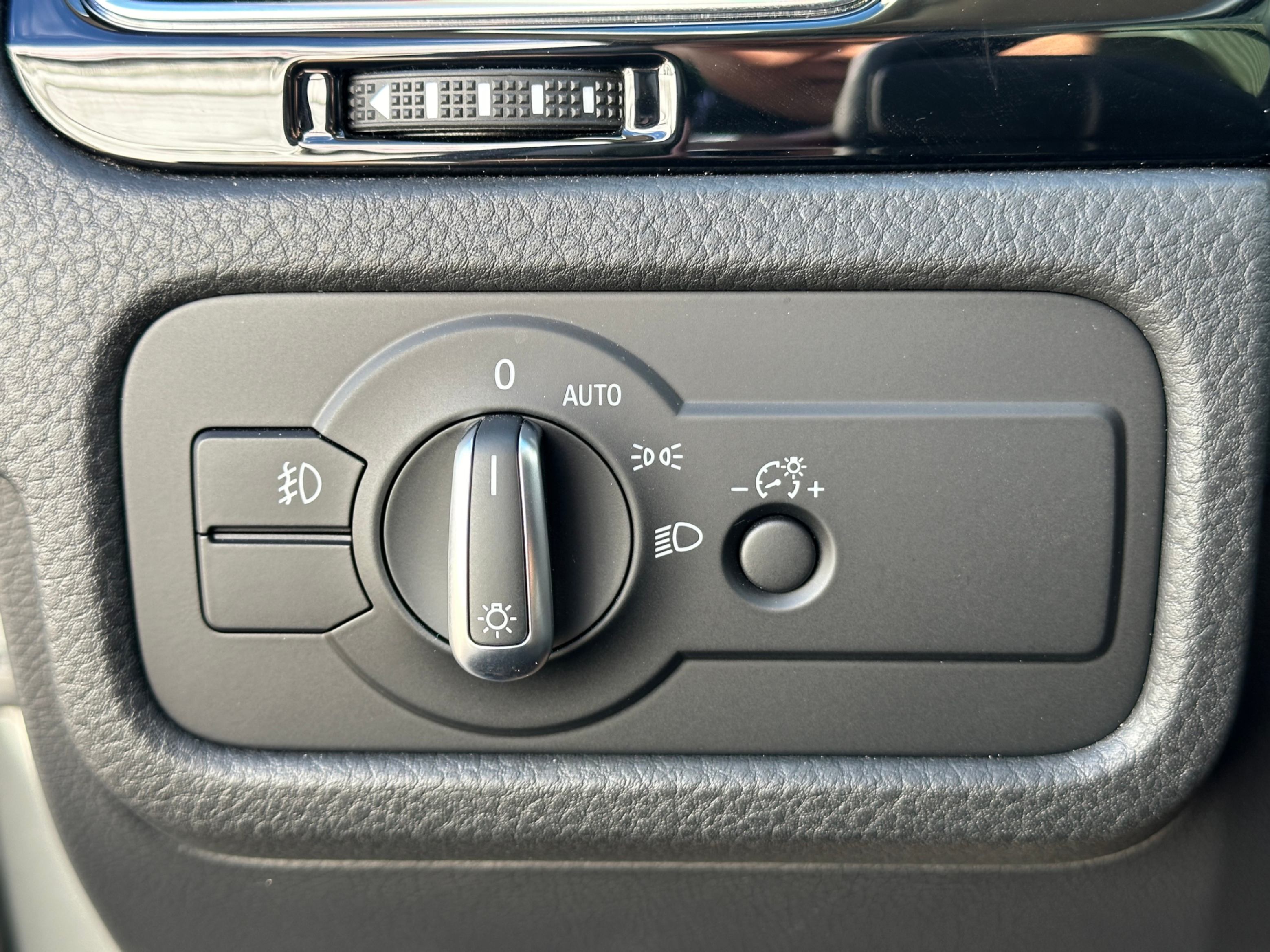 /aiautogroup/2015-Volkswagen-Touareg-7724139778860726.jpg