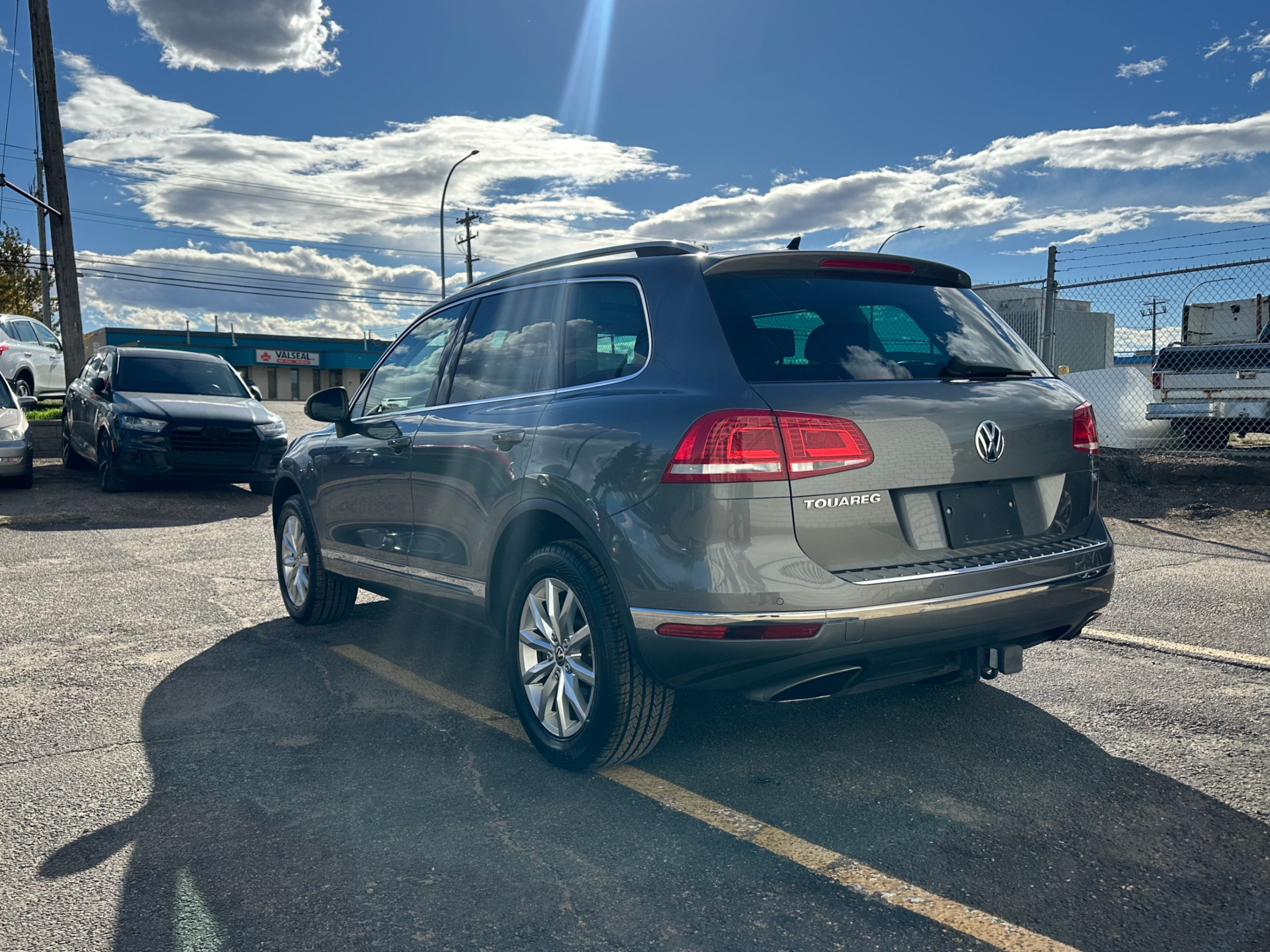 /aiautogroup/2015-Volkswagen-Touareg-7971214284035157.jpg