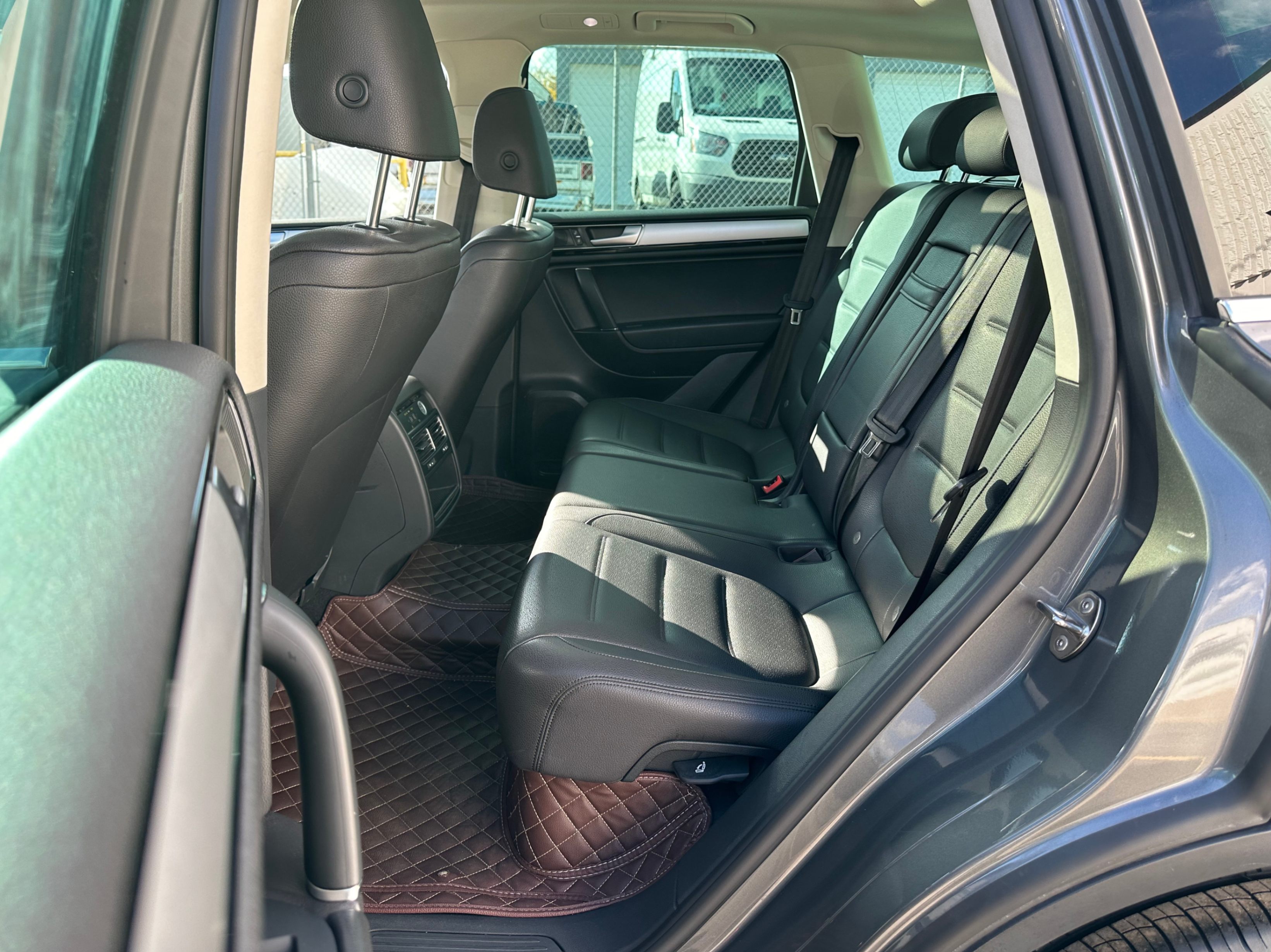 /aiautogroup/2015-Volkswagen-Touareg-8401702020176205.jpg