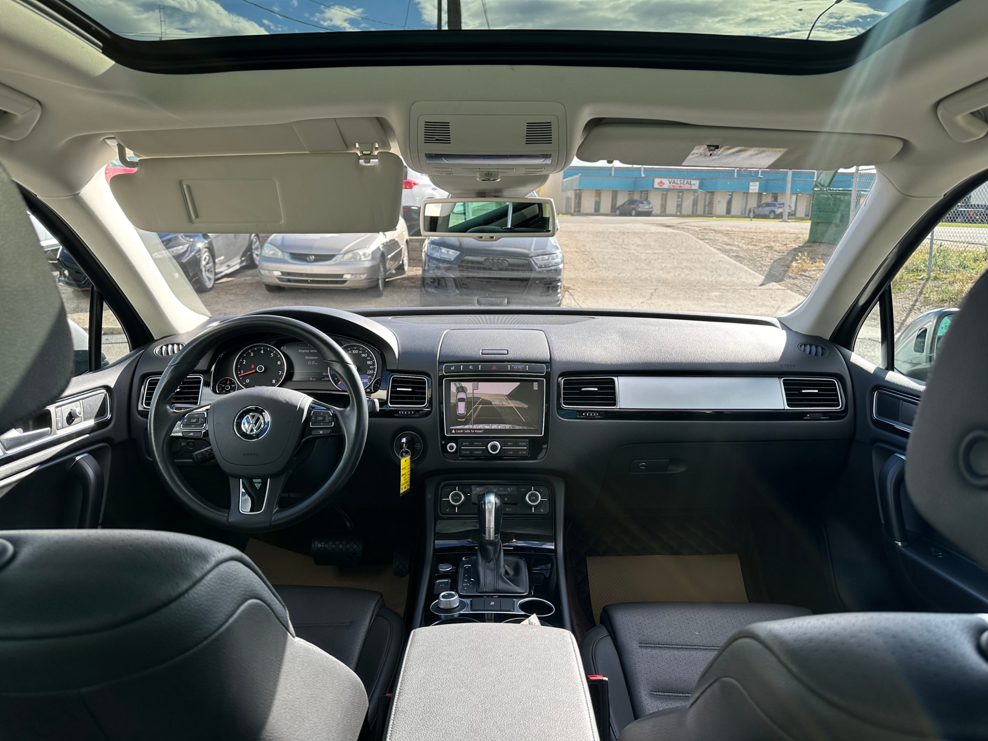 /aiautogroup/2015-Volkswagen-Touareg-9687279874653658.jpg