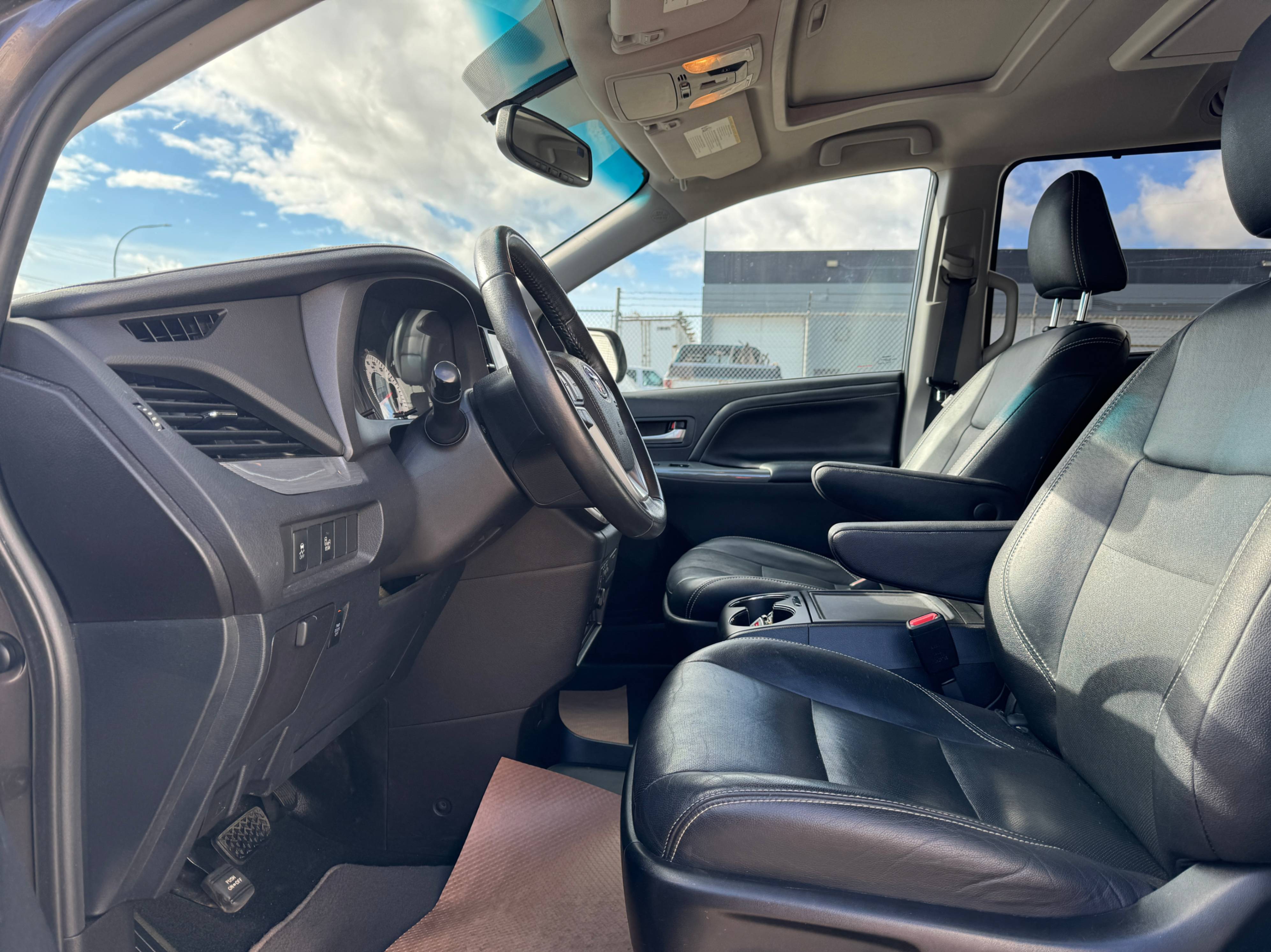 /aiautogroup/2016-Toyota-Sienna-5798899304088816.jpg