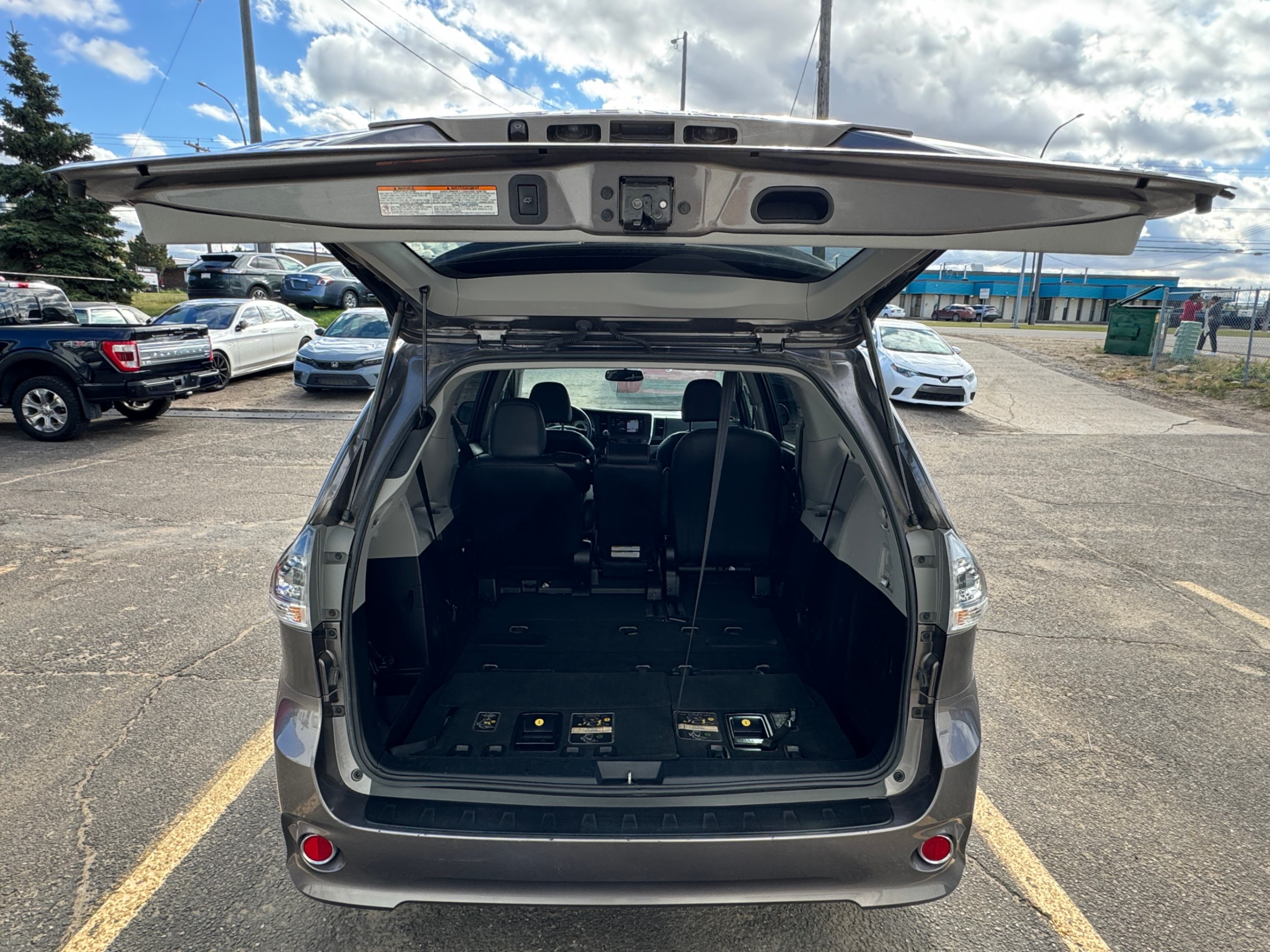 /aiautogroup/2016-Toyota-Sienna-7893796987783492.jpg
