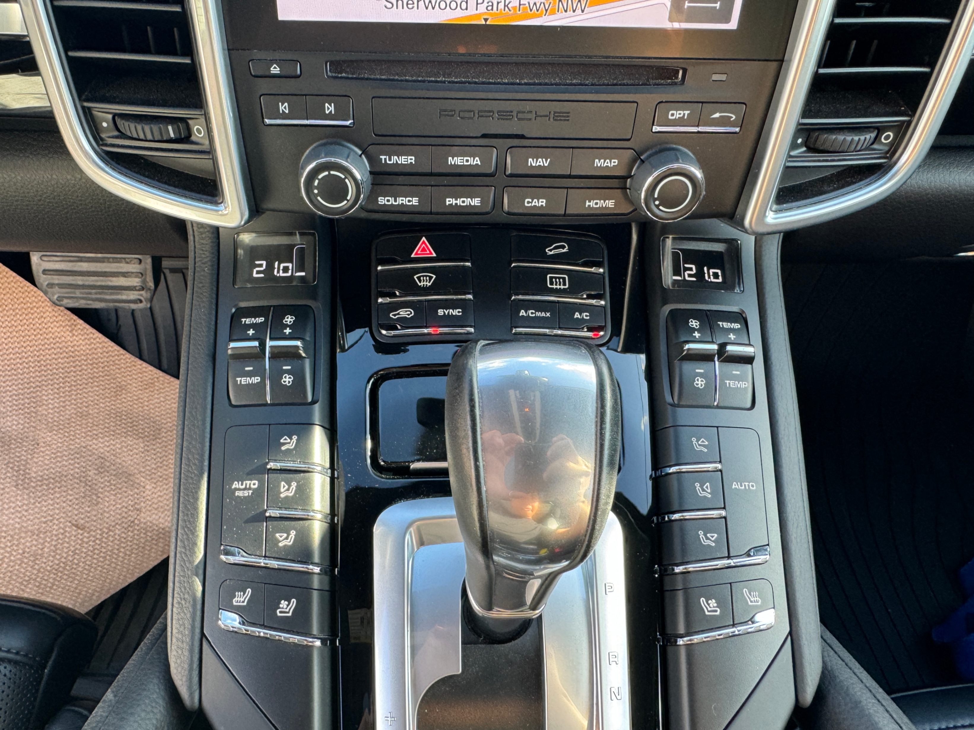 /aiautogroup/2017-Porsche-Cayenne-05332486533915737.jpg