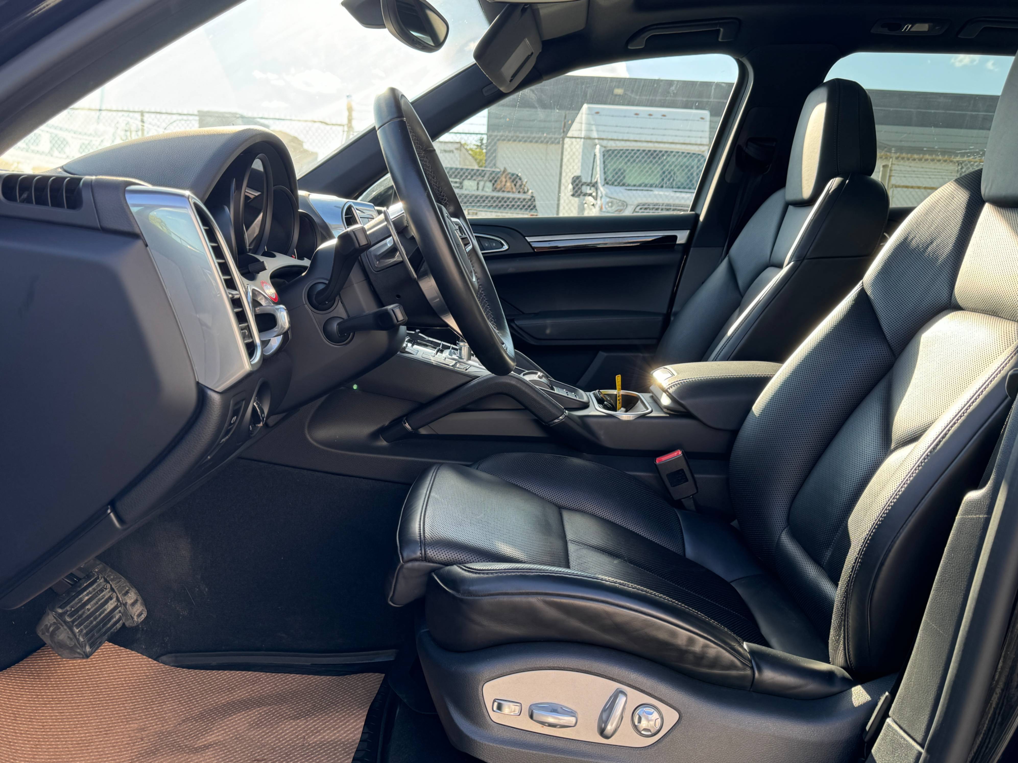 /aiautogroup/2017-Porsche-Cayenne-064130451017681.jpg