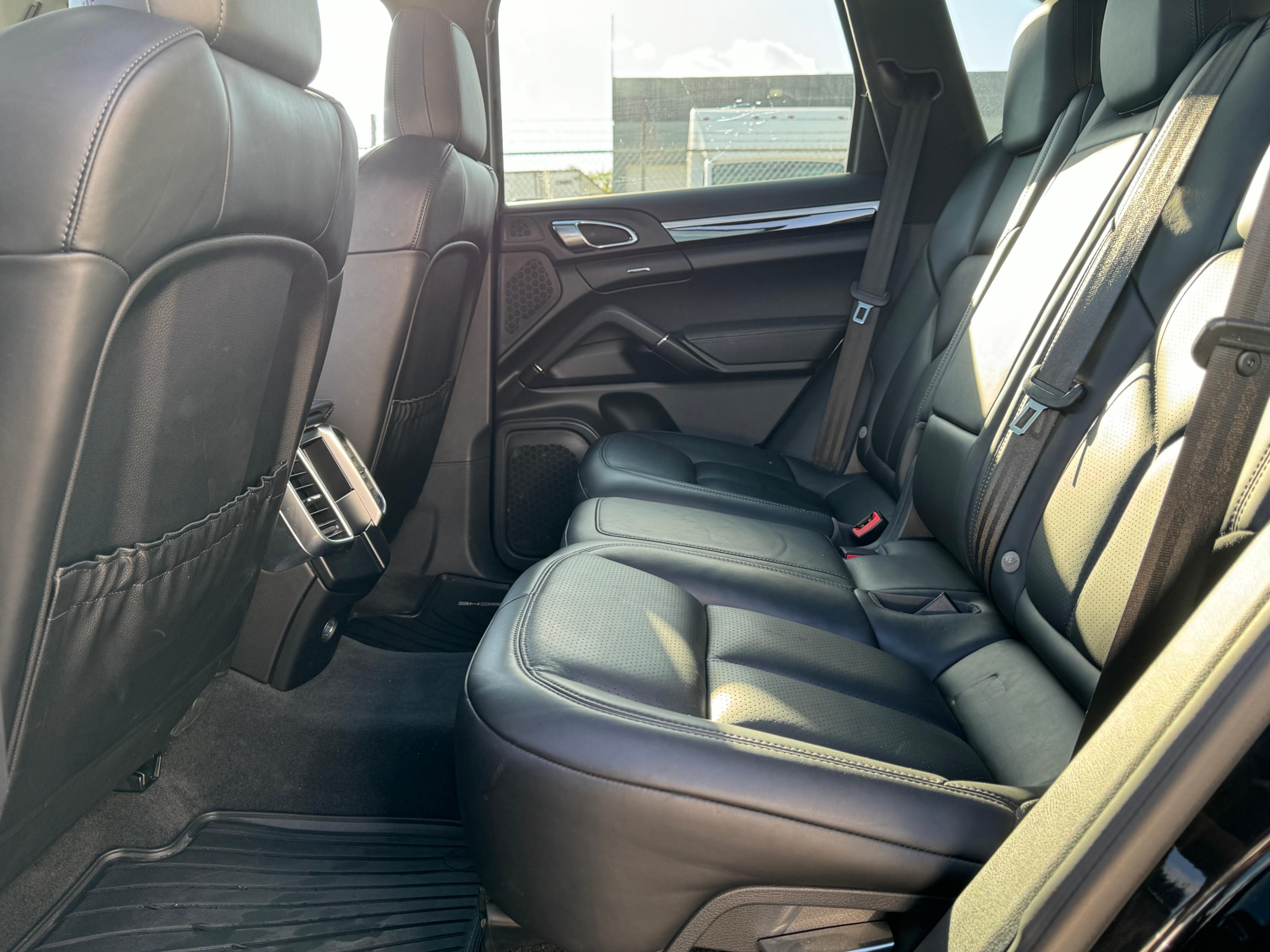 /aiautogroup/2017-Porsche-Cayenne-9050676633584924.jpg