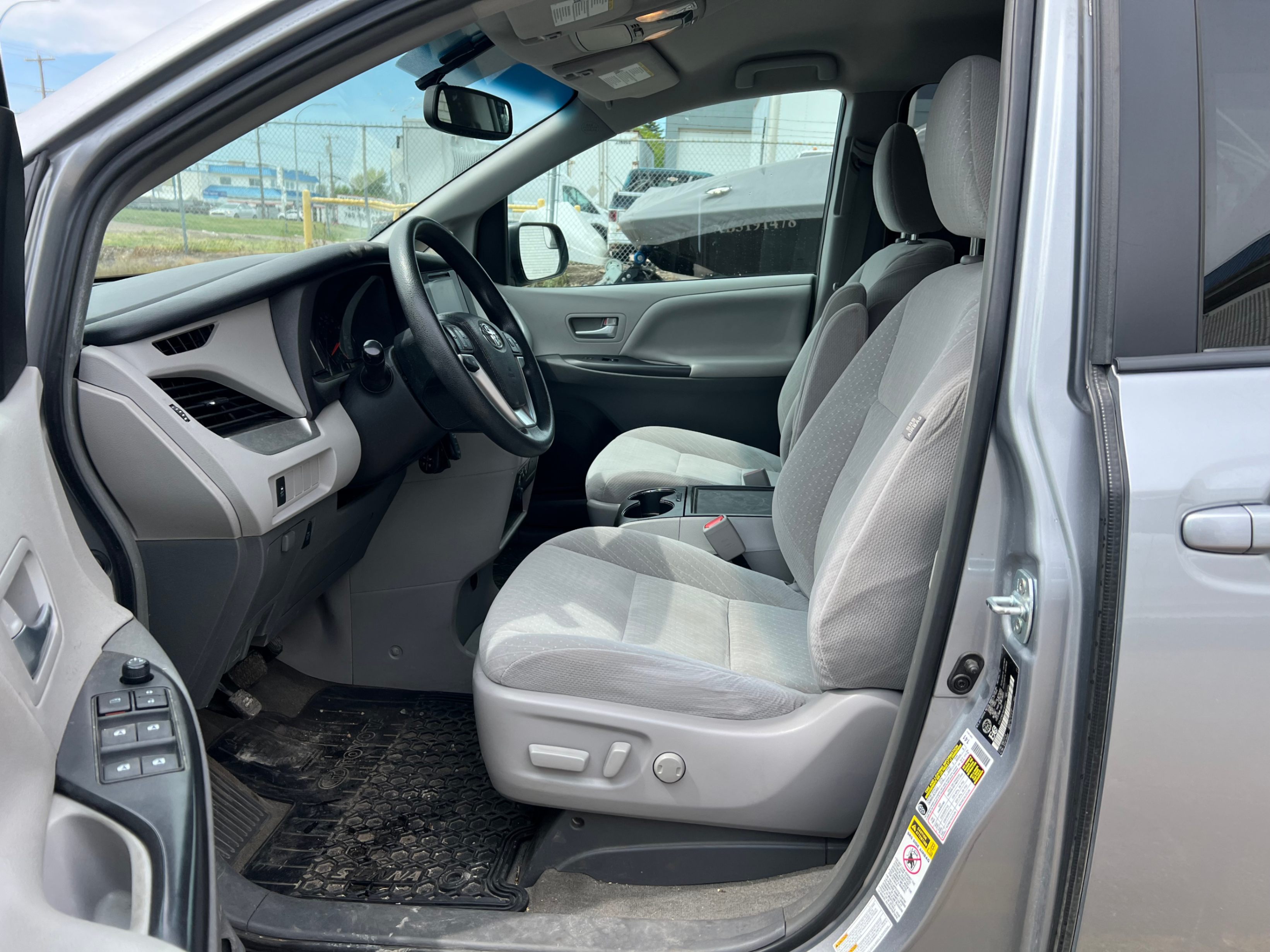 /aiautogroup/2017-Toyota-Sienna-8591513094121412.jpg