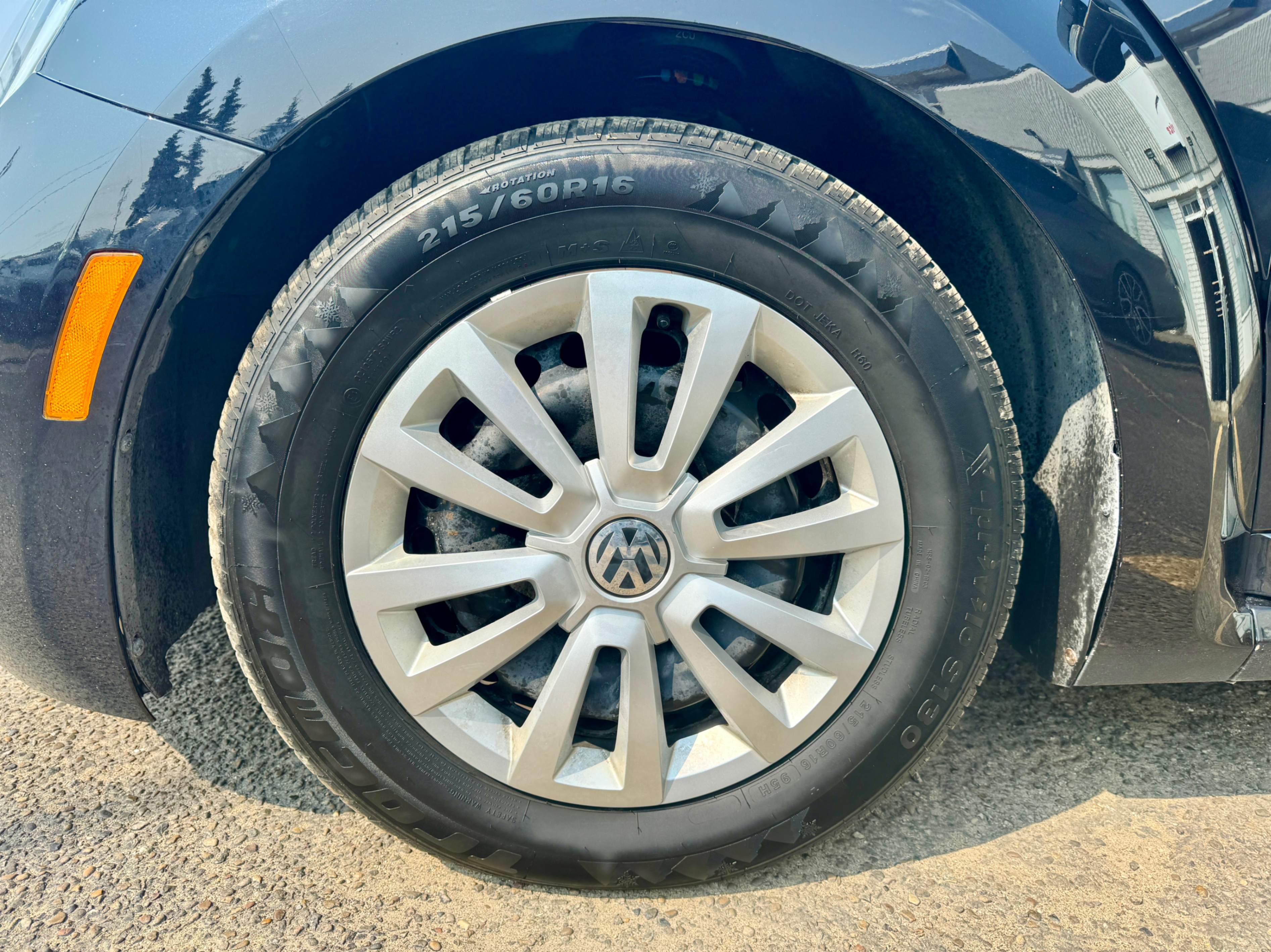 /aiautogroup/2017-Volkswagen-Beetle-4437078841358668.jpg