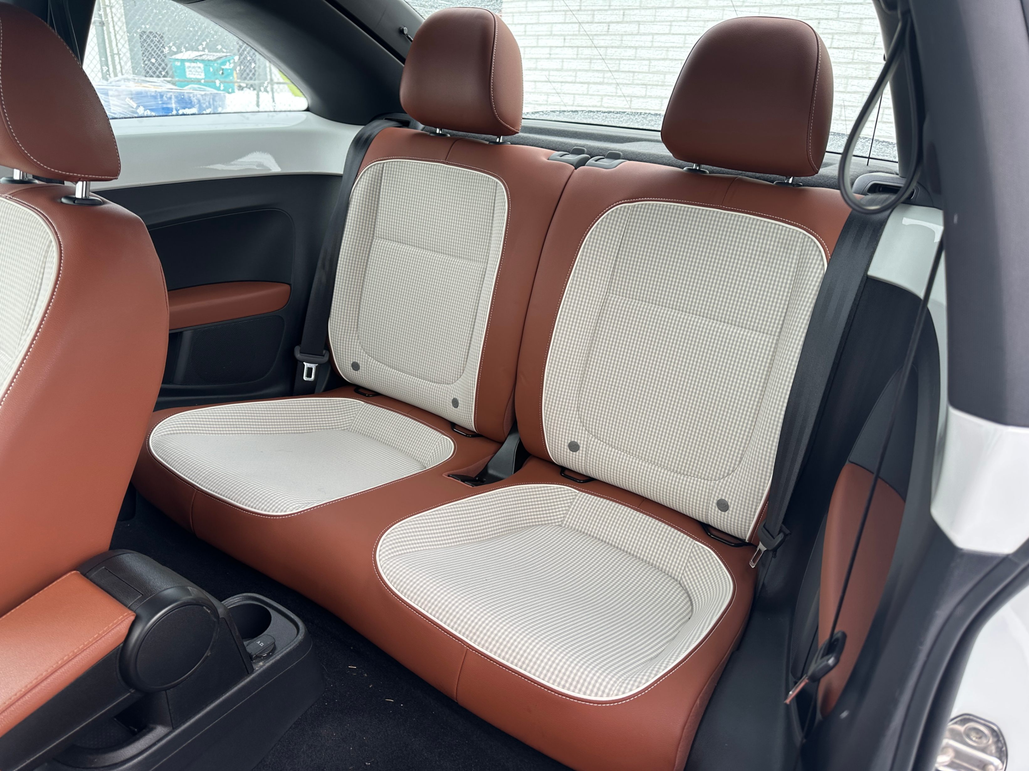 /aiautogroup/2017-Volkswagen-Beetle-5762988443660686.jpg