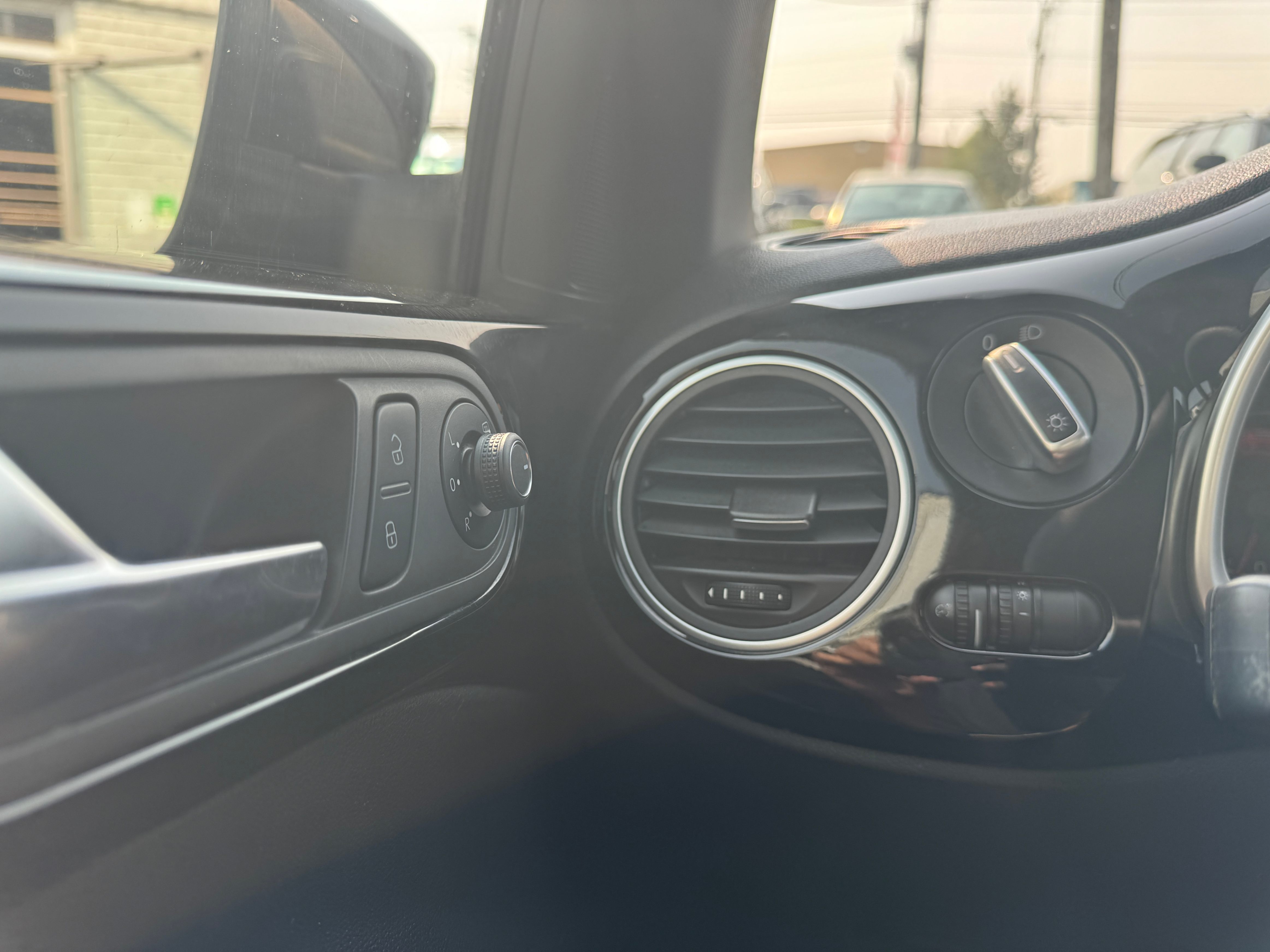 /aiautogroup/2017-Volkswagen-Beetle-6114912484944164.jpg
