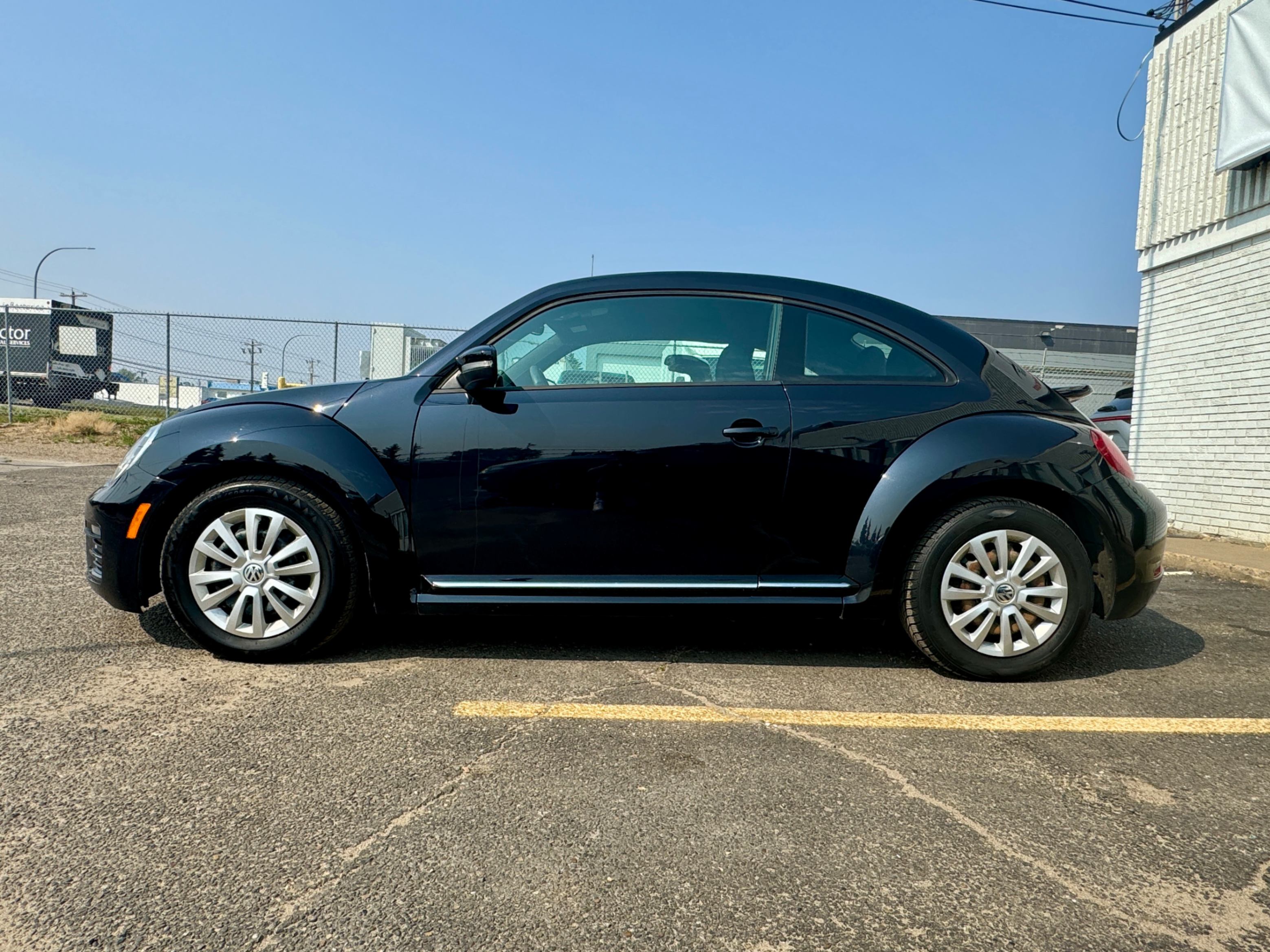 /aiautogroup/2017-Volkswagen-Beetle-6502492903062416.jpg