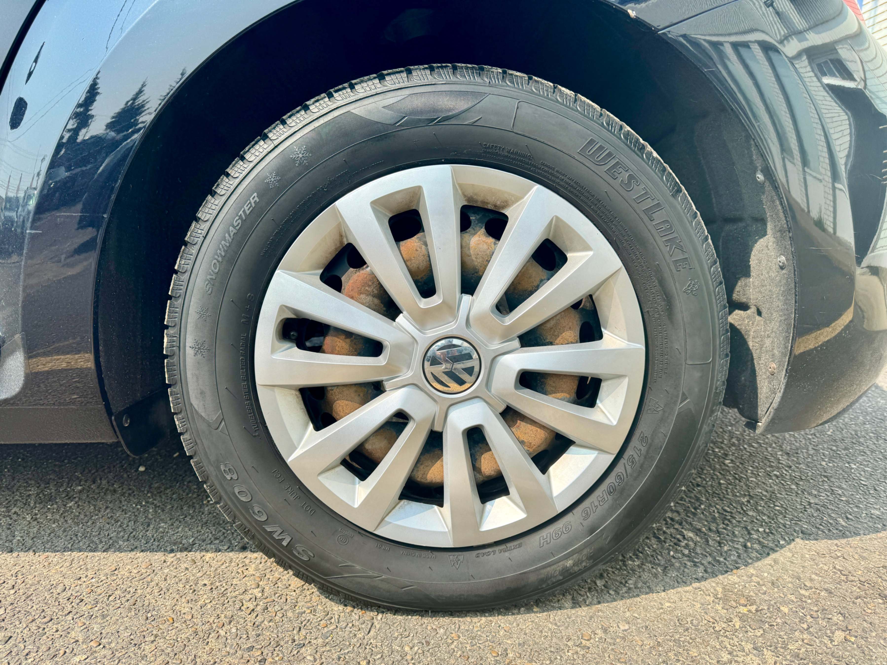 /aiautogroup/2017-Volkswagen-Beetle-7966321837449619.jpg