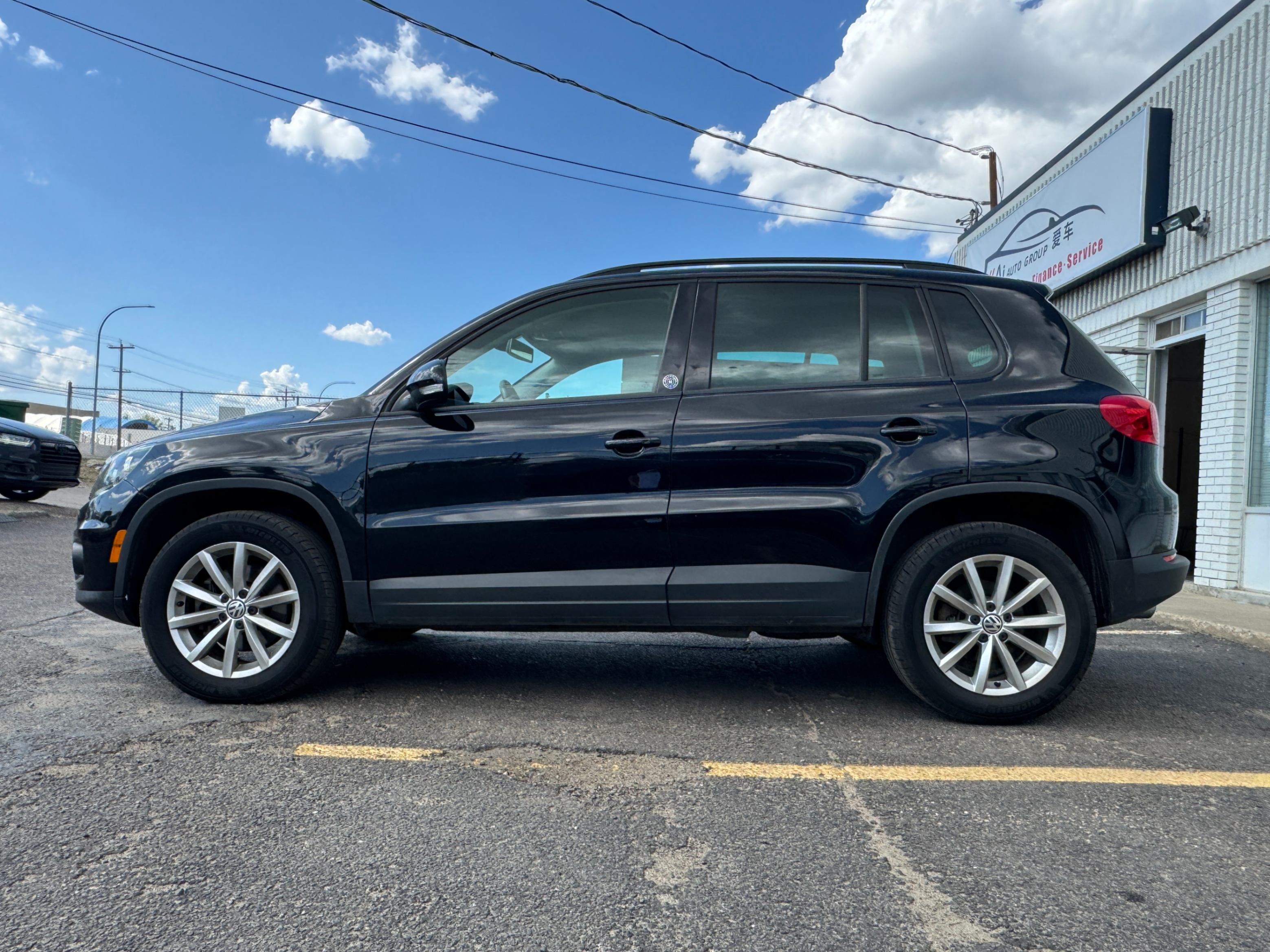 /aiautogroup/2017-Volkswagen-Tiguan-8939023111512803.jpg