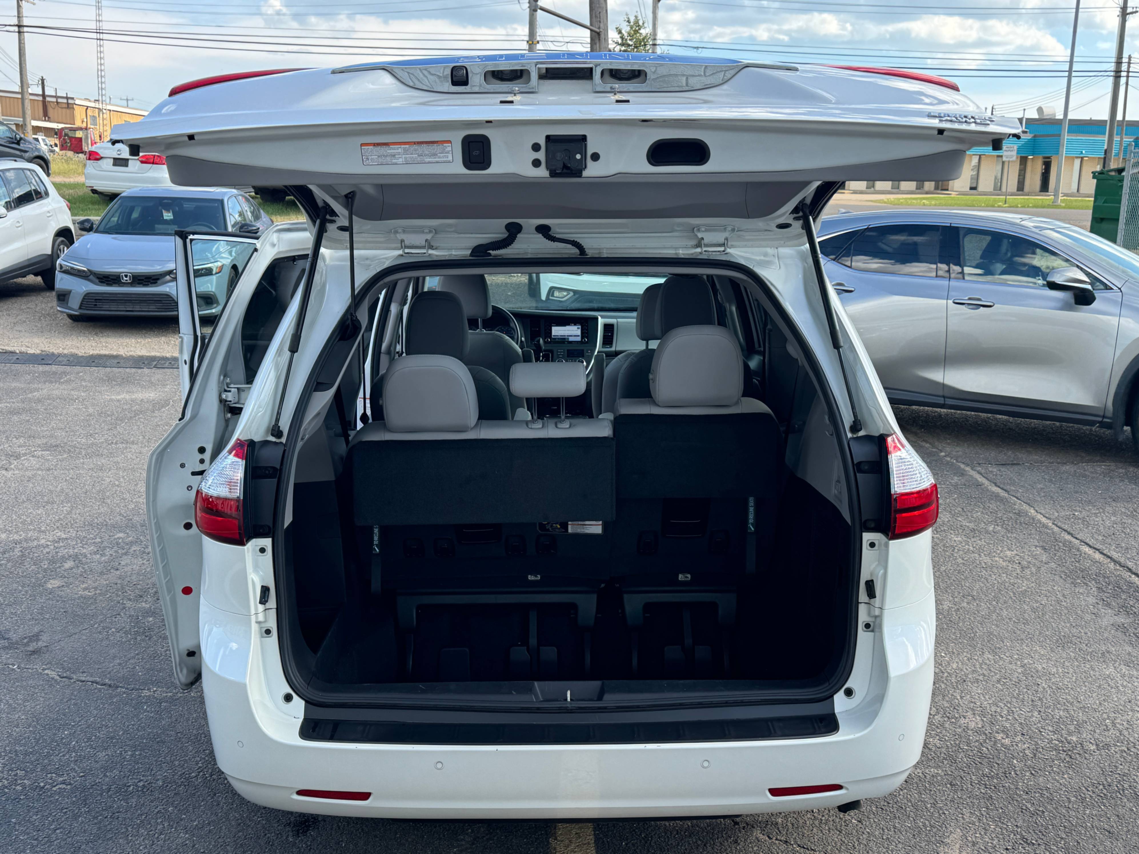 /aiautogroup/2018-Toyota-Sienna-17728483854408883.jpg