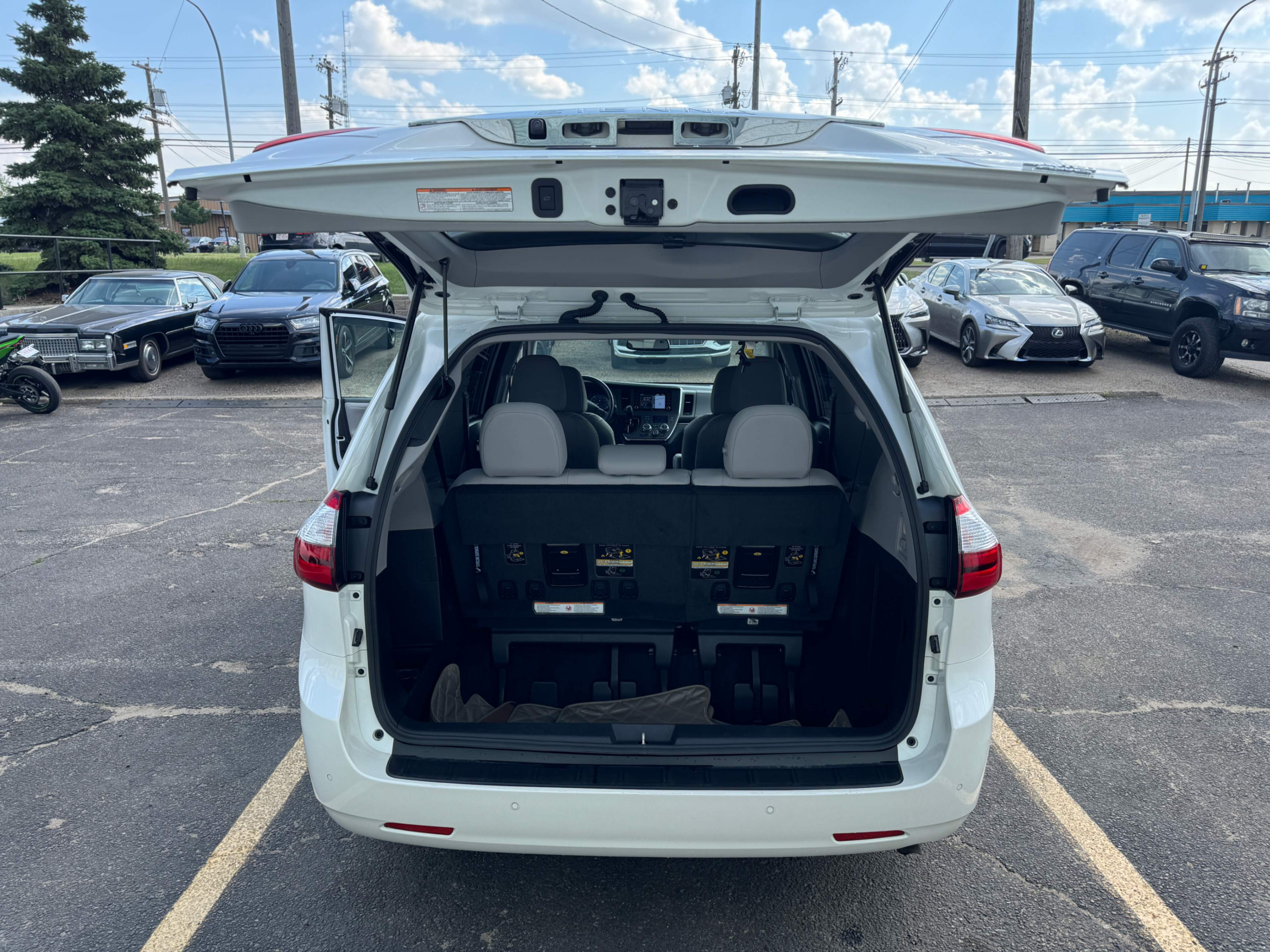/aiautogroup/2018-Toyota-Sienna-25856685939289625.jpg