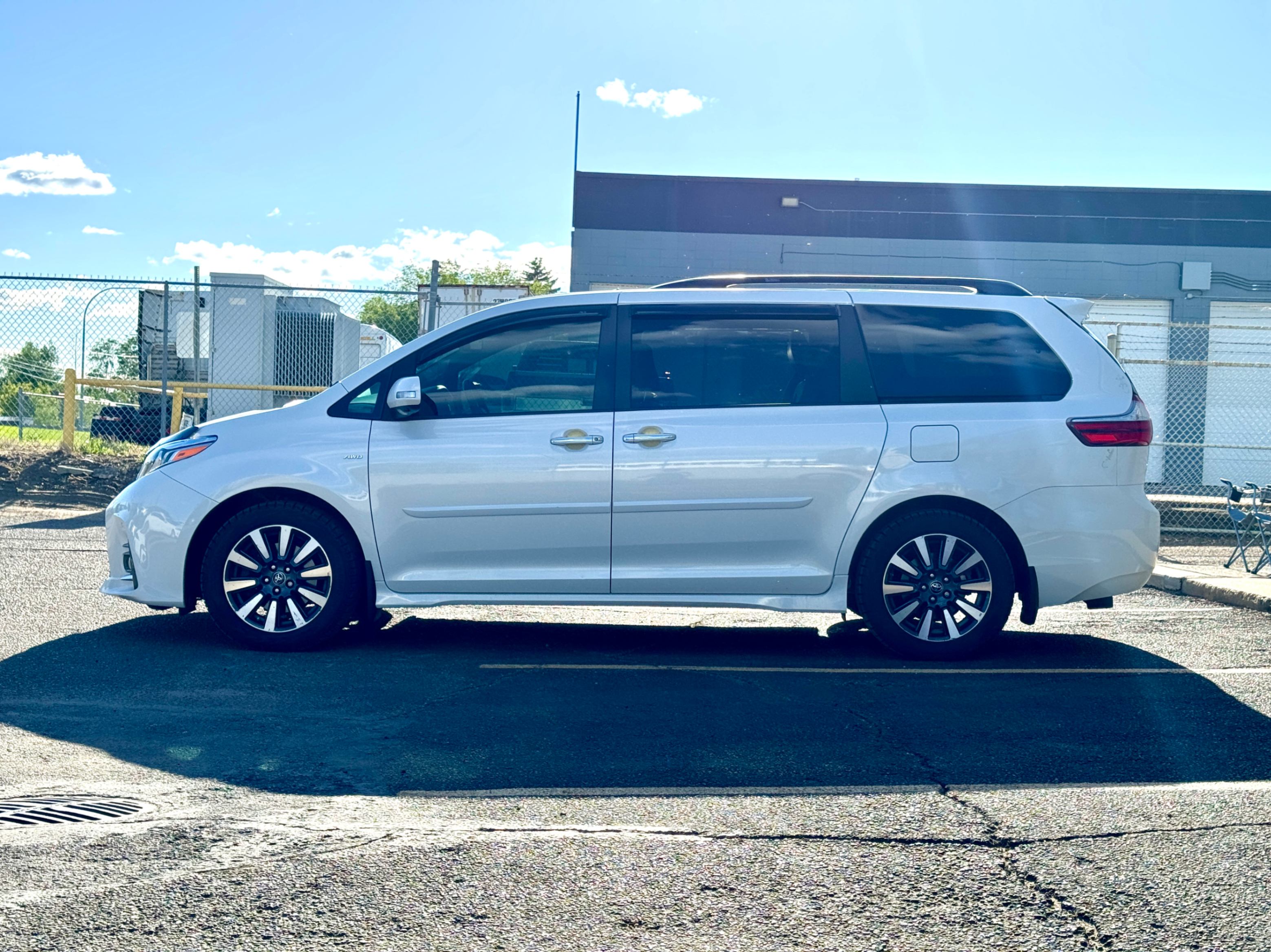 /aiautogroup/2018-Toyota-Sienna-9927278123257621.jpg