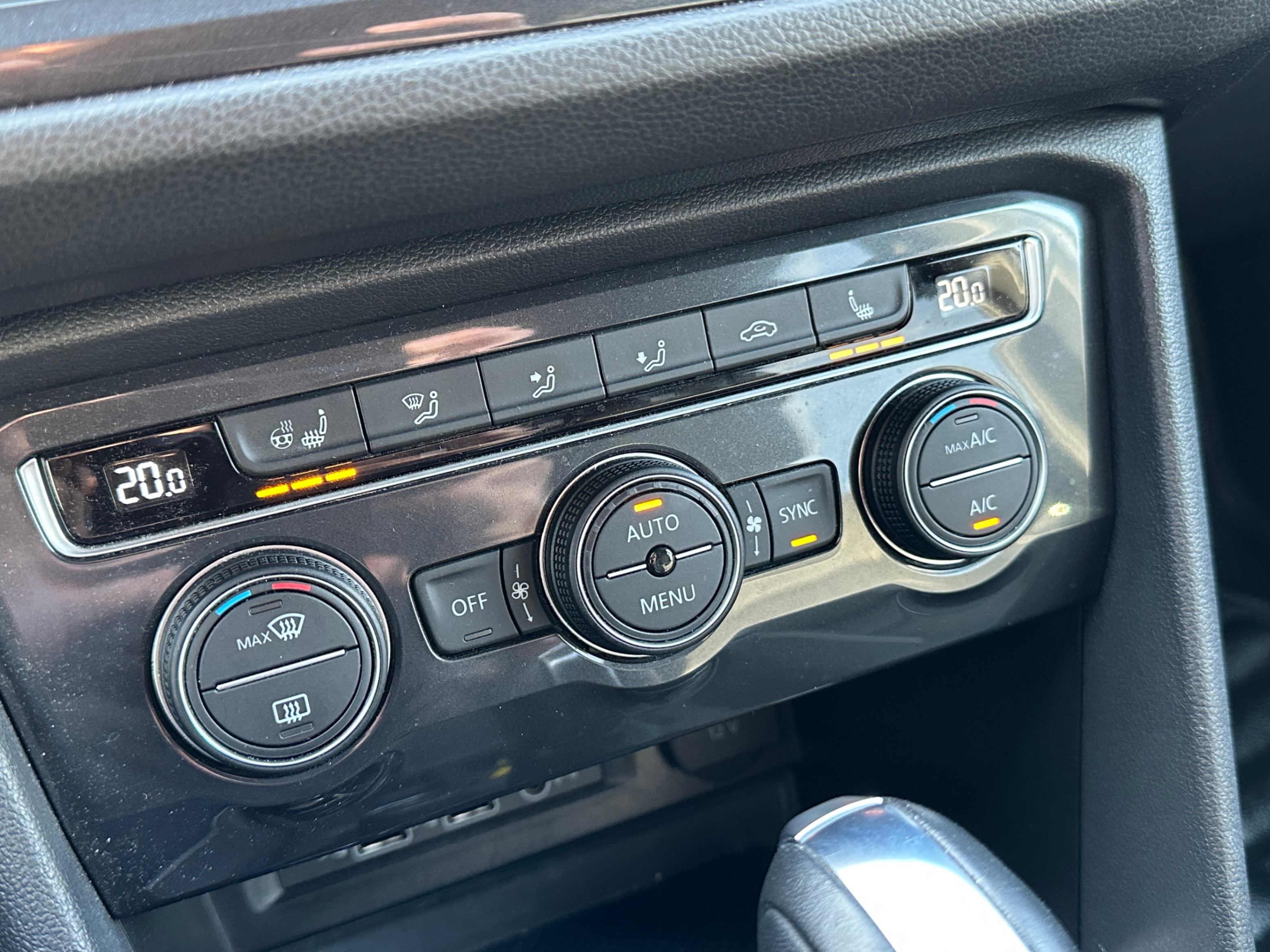 /aiautogroup/2020-Volkswagen-Tiguan-4525617489791327.jpg