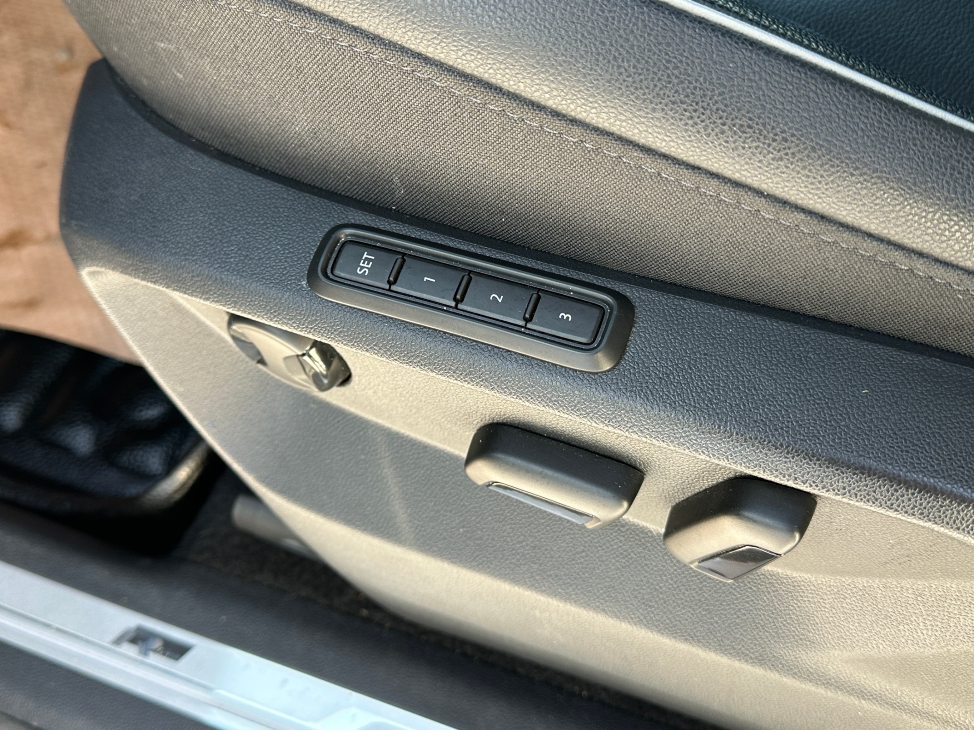 /aiautogroup/2020-Volkswagen-Tiguan-796122129659391.jpg