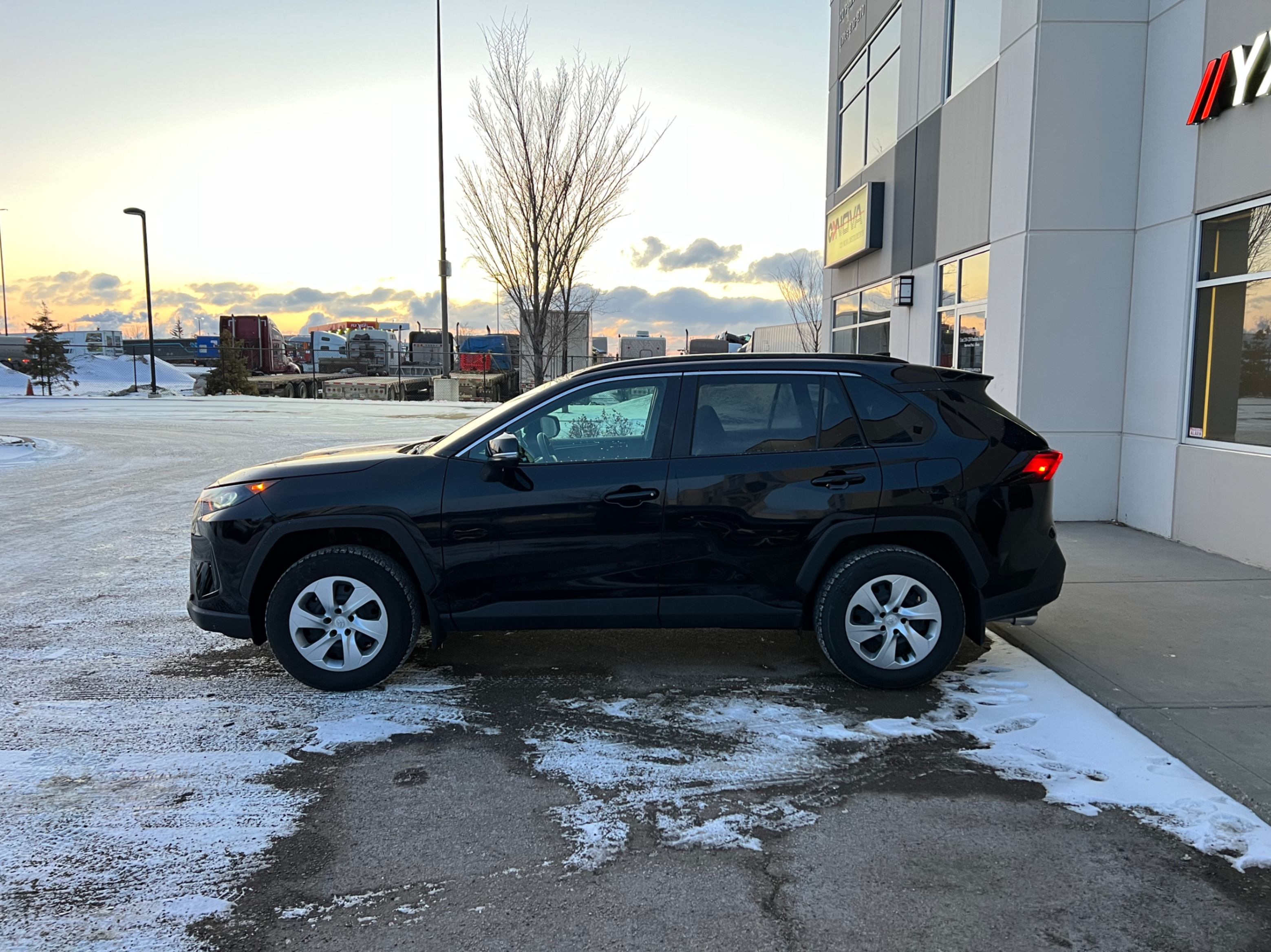 /aiautogroup/2021-Toyota-RAV4-3107431859709824.jpg