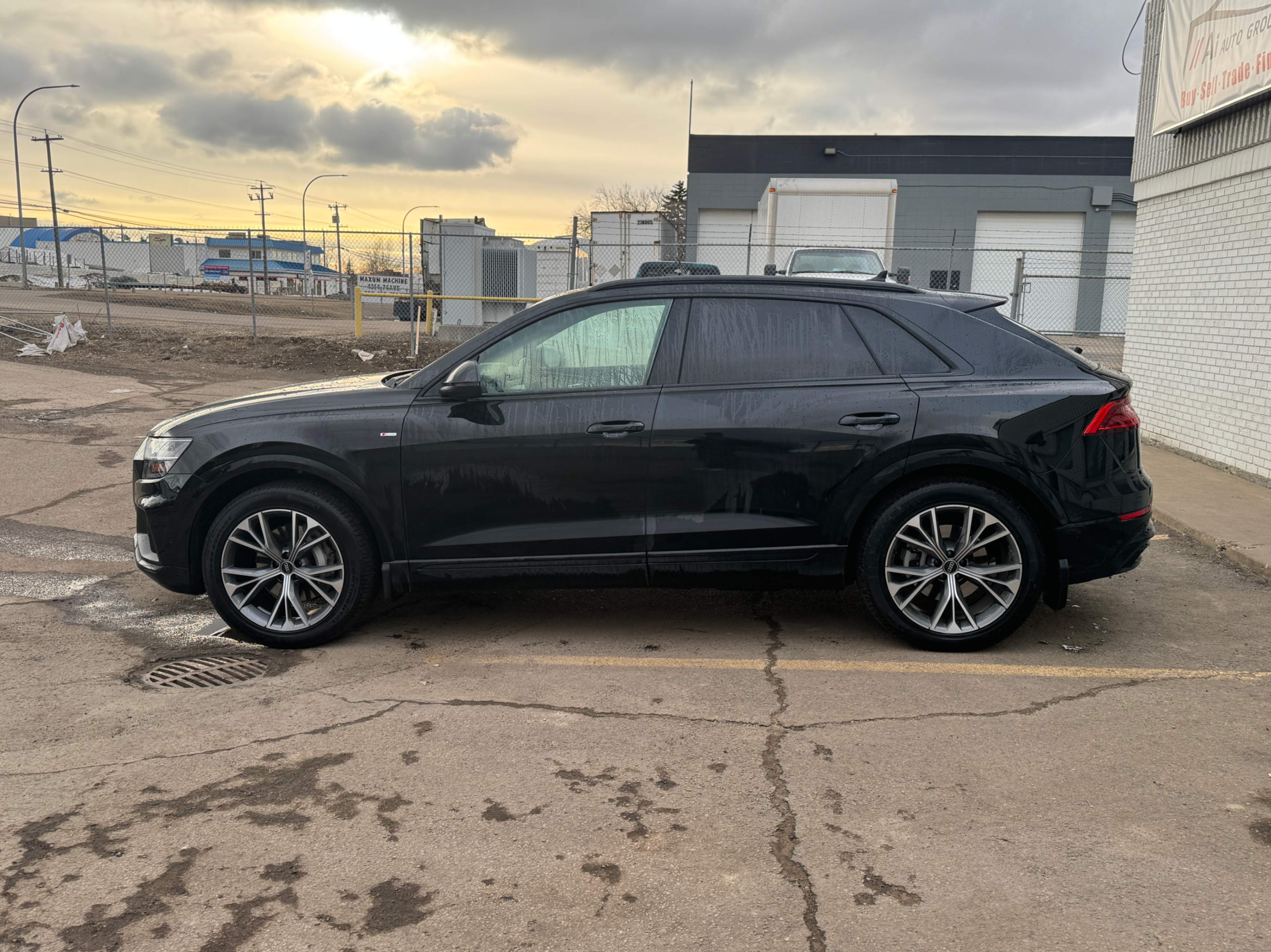 /aiautogroup/2023-Audi-Q8-12438775458613316.jpg