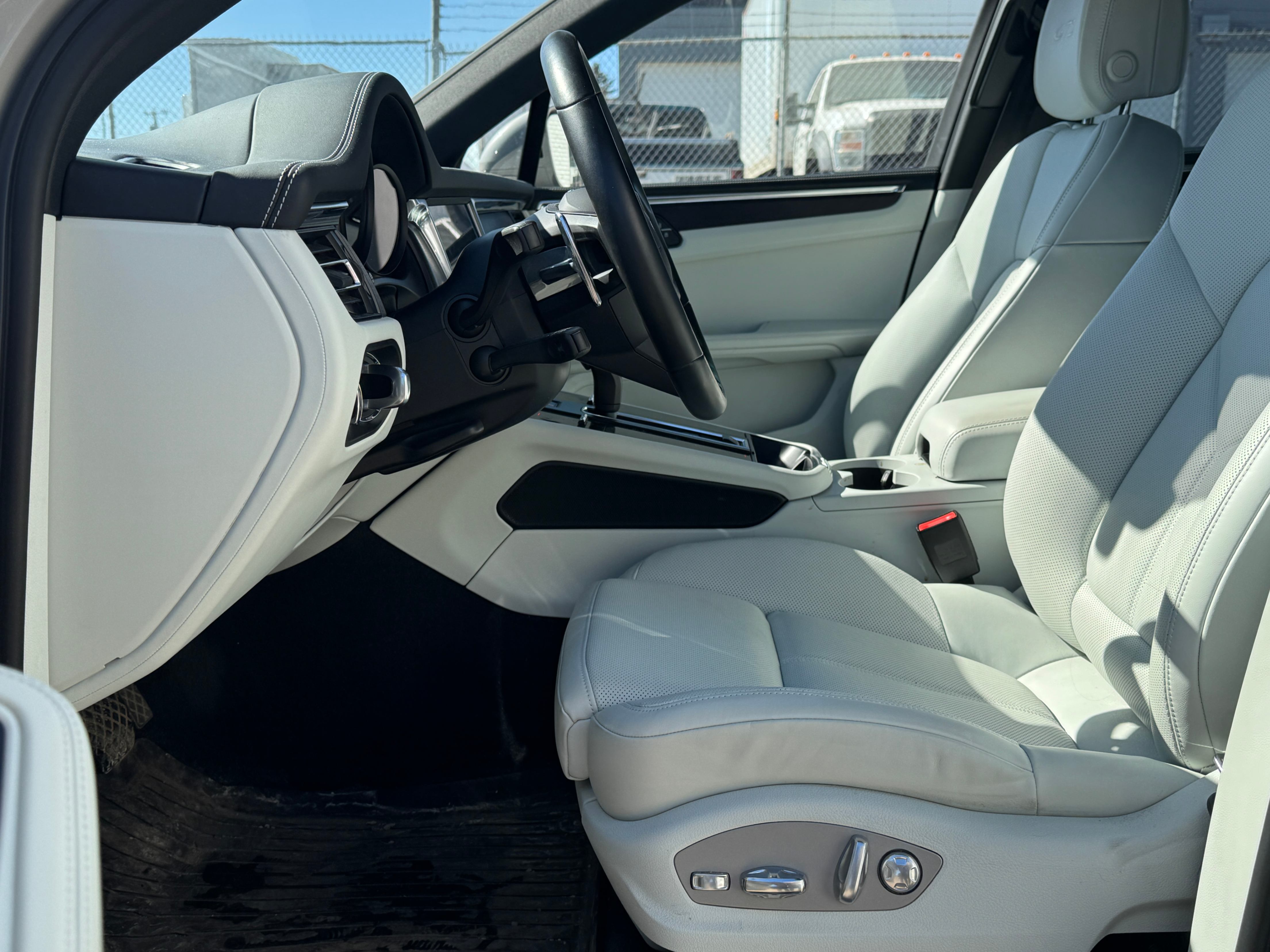 /aiautogroup/2023-Porsche-Macan-2266527639202467.jpg
