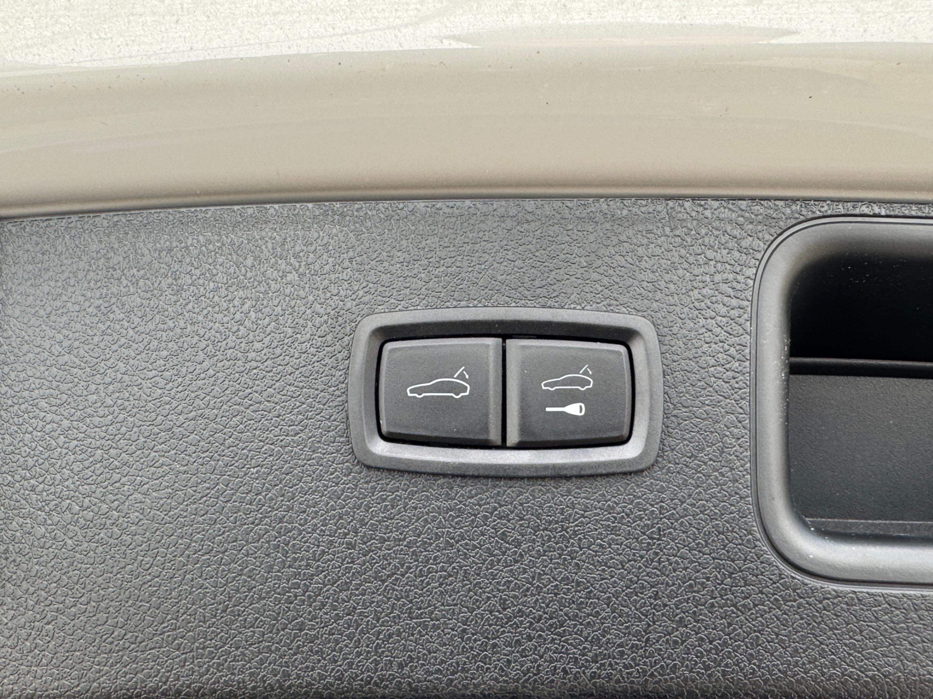 /aiautogroup/2023-Porsche-Macan-3345979973016957.jpg