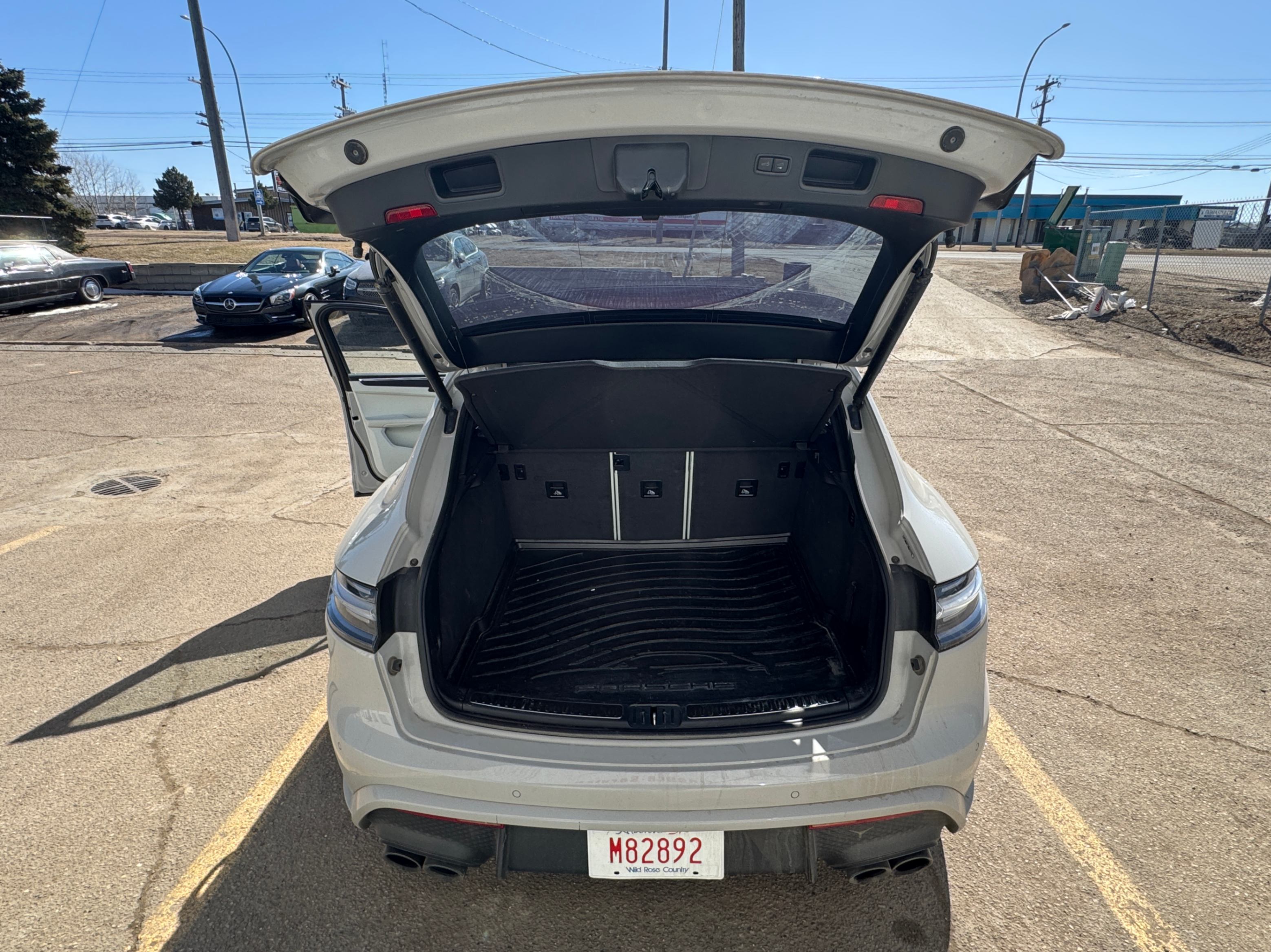 /aiautogroup/2023-Porsche-Macan-47174591114066855.jpg